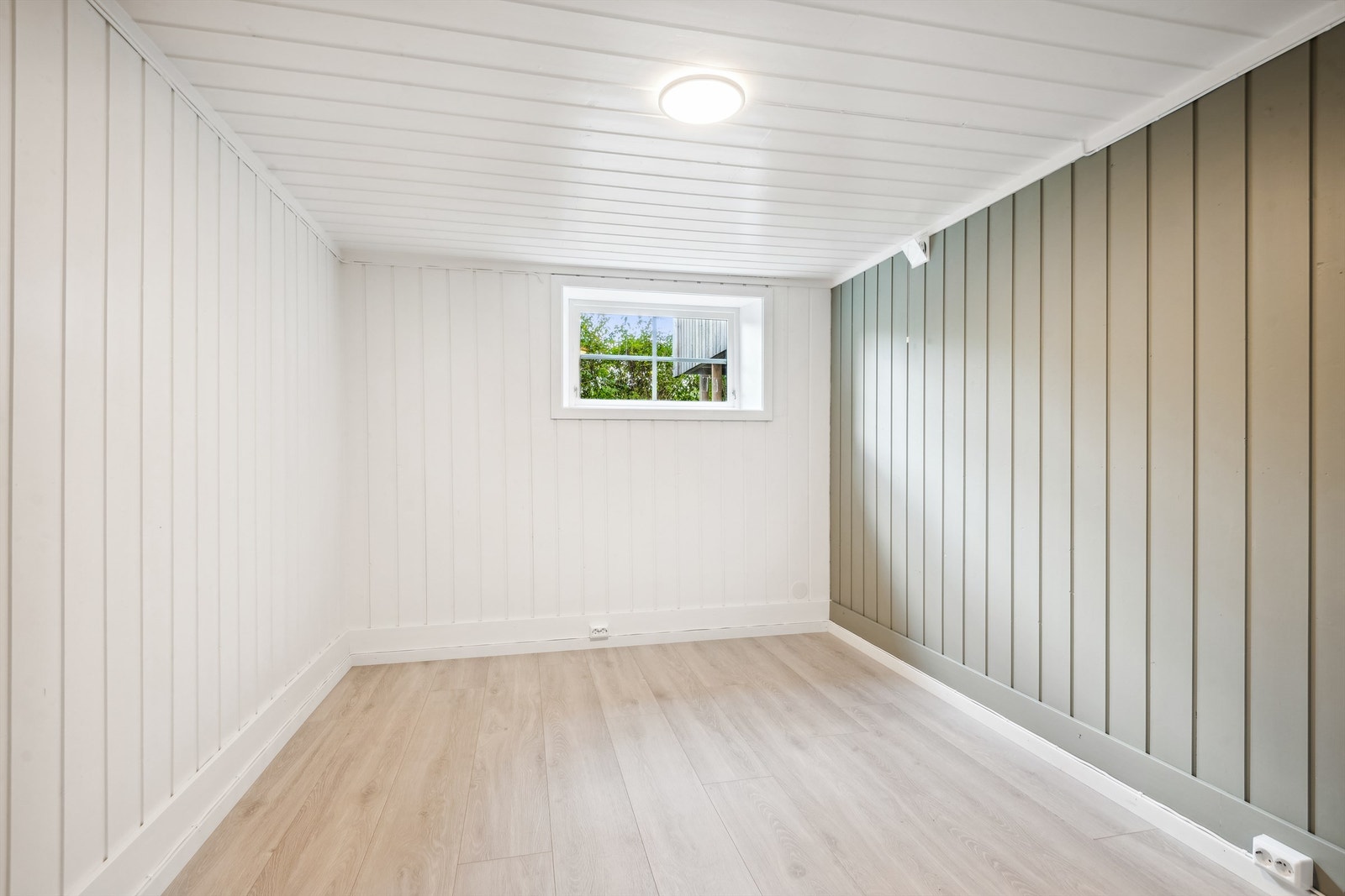 Innredet rom i kjeller. Rommet er ikke søkt bruksendret, og er dermed ikke godkjent for varig opphold. Galleribilde