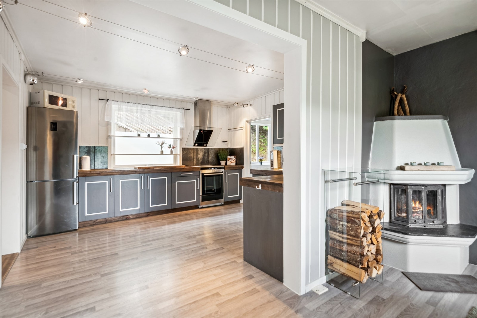 Fra spisestuen med åpen kjøkkenløsning. Galleribilde