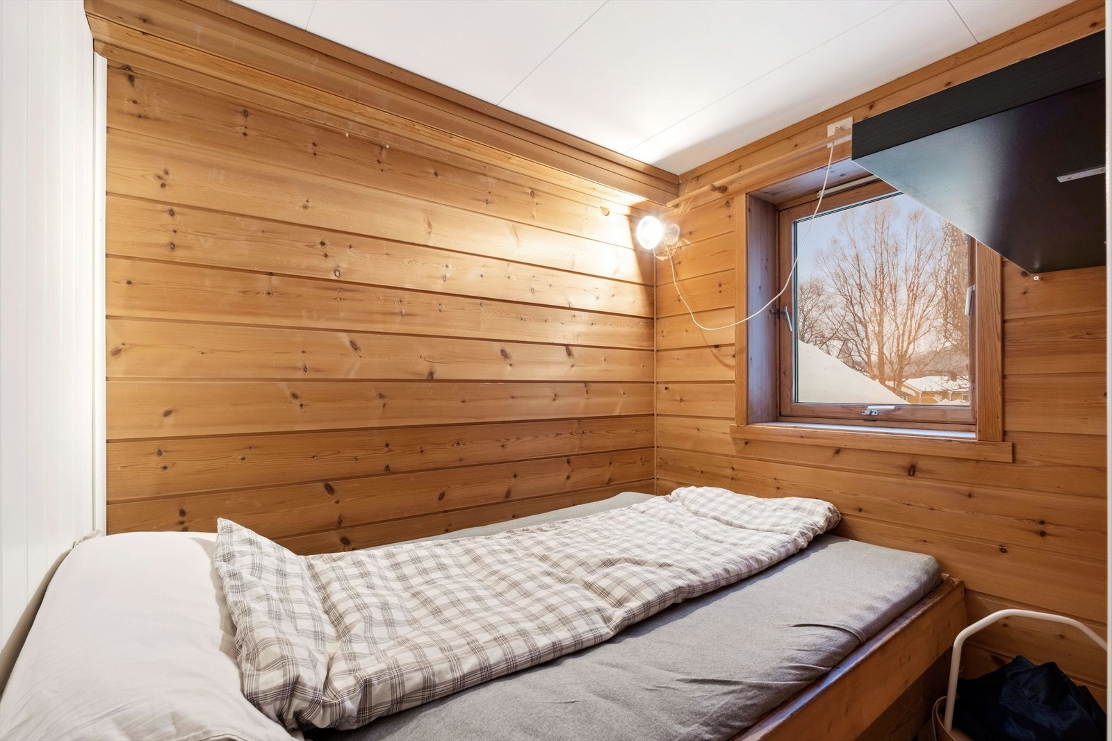 Her kan du leie ut hybel med eget soverom, som enkelt har plass til både seng og garderobeløsninger. Galleribilde