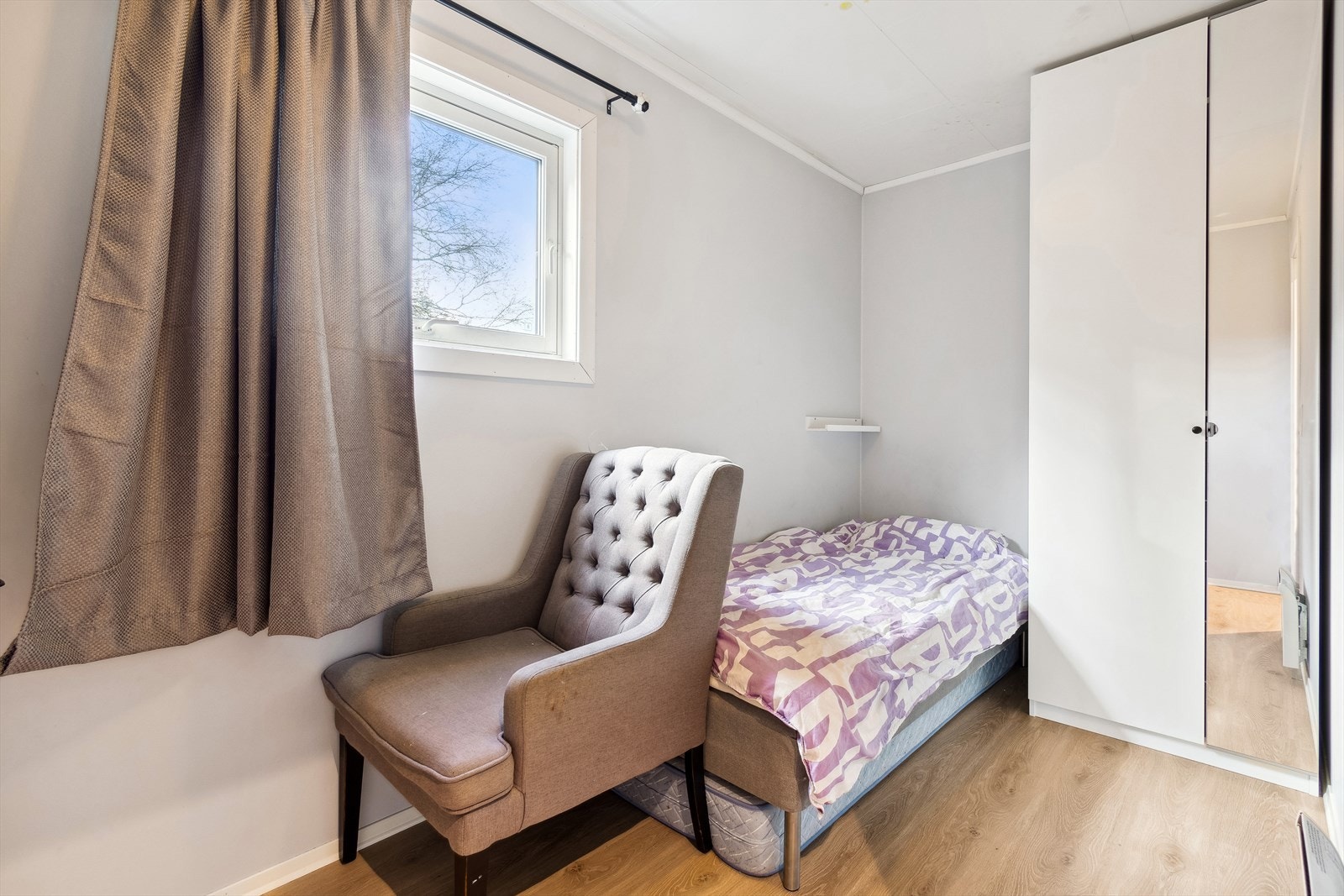 Det minste soverommet er på 6,5m². Det er satt inn et garderobeskap som medfølger handelen. Galleribilde