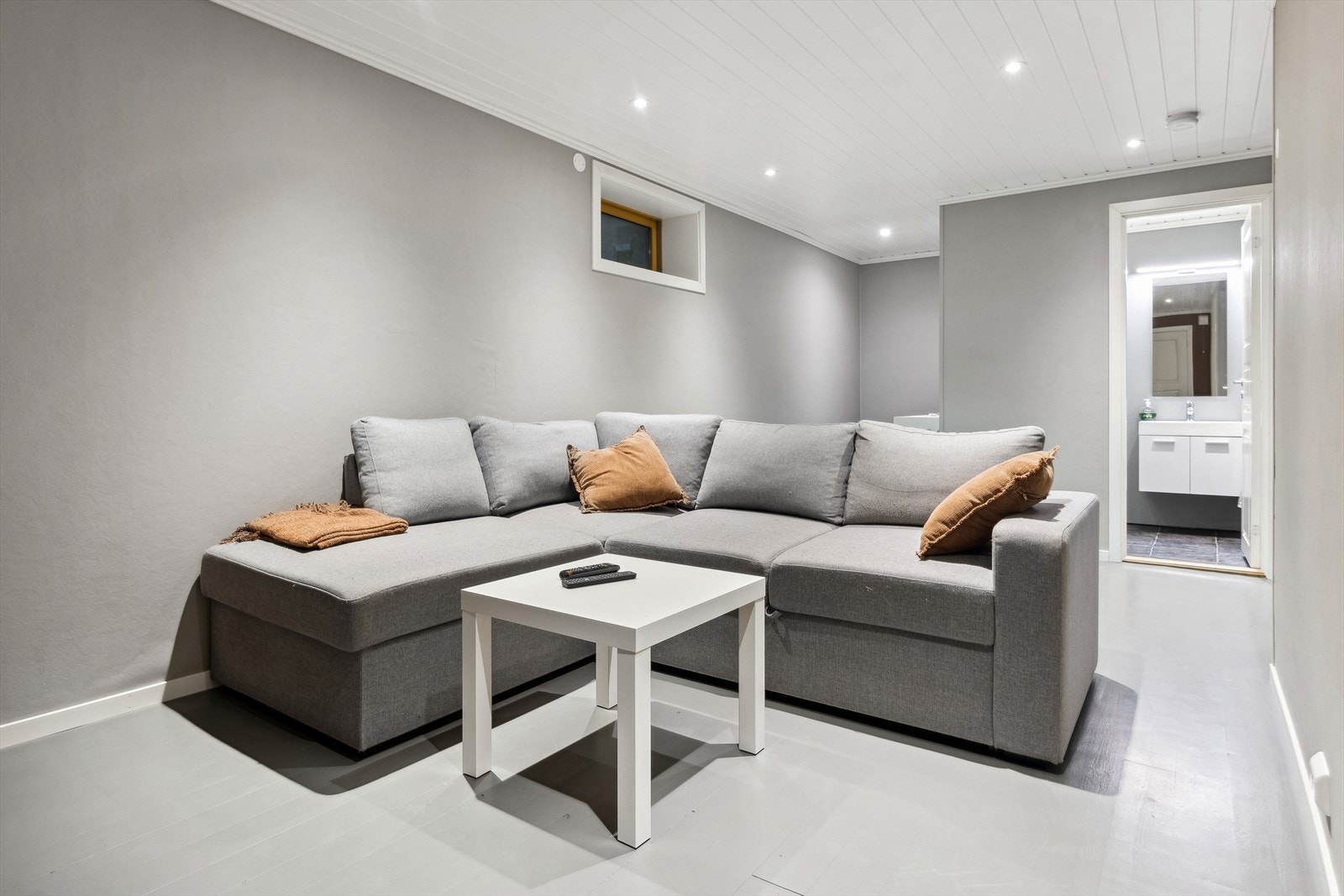 I tilknytning kjellerstuen ligger det er praktisk toalettrom. Galleribilde