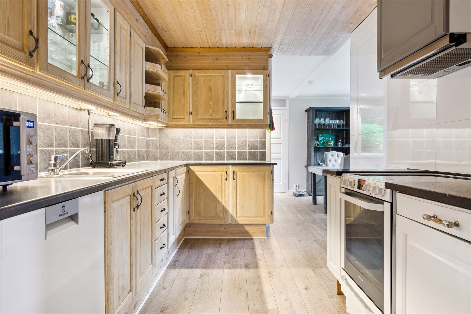 Kjøkkenet er av god størrelse, og rommer 9,5m². Galleribilde