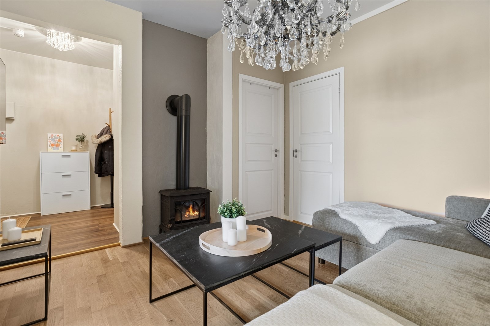 Leiligheten holder en gjennomgående fin standard og har en smart- og praktisk planløsning. Galleribilde