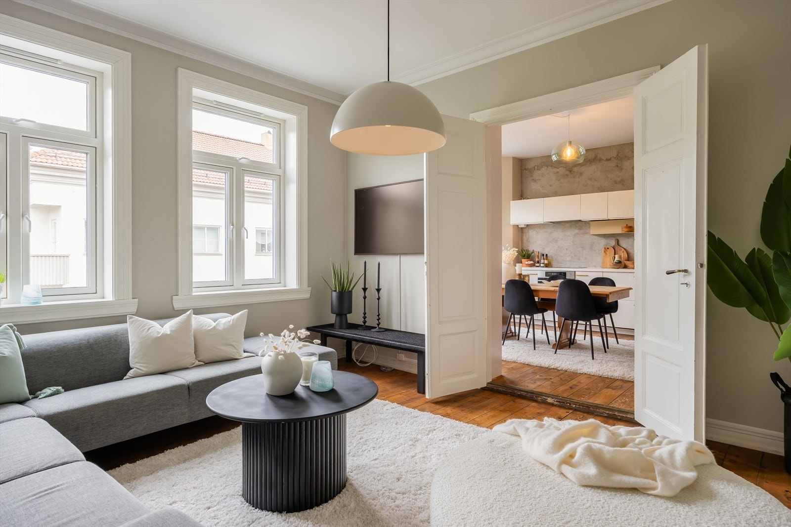 Her bor du i umiddelbar nærhet til NTNU Handelshøyskolen, NTNU Gløshaugen, Helgasetr, Teknostallen, St. Olavs hospital og Trondheim sentrum med "alt" av fasiliteter. Galleribilde