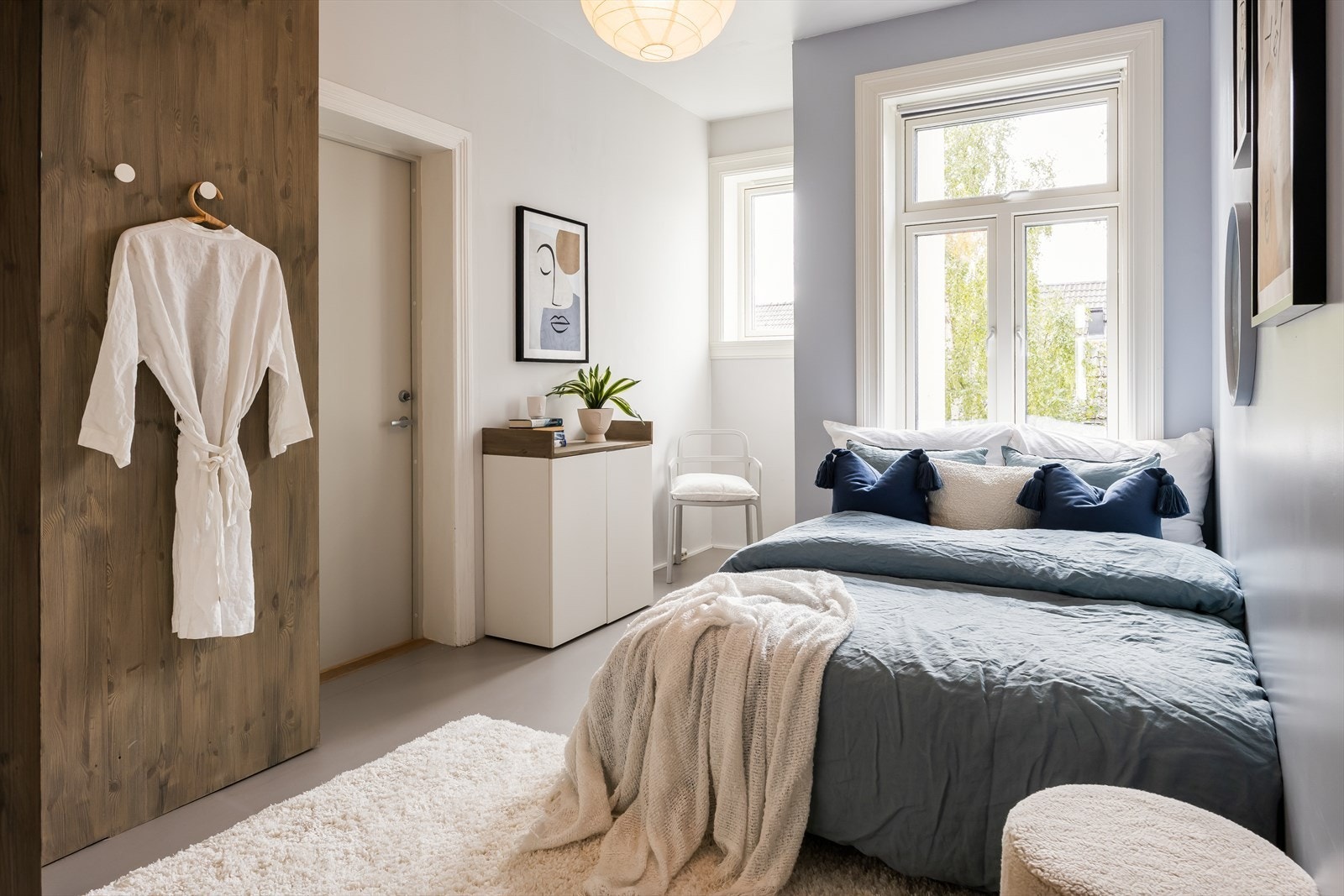 Det andre soverommet har en størrelse på 12 m². Leilighetens rømningsvei går ut til baktrapp via soverommet. Galleribilde