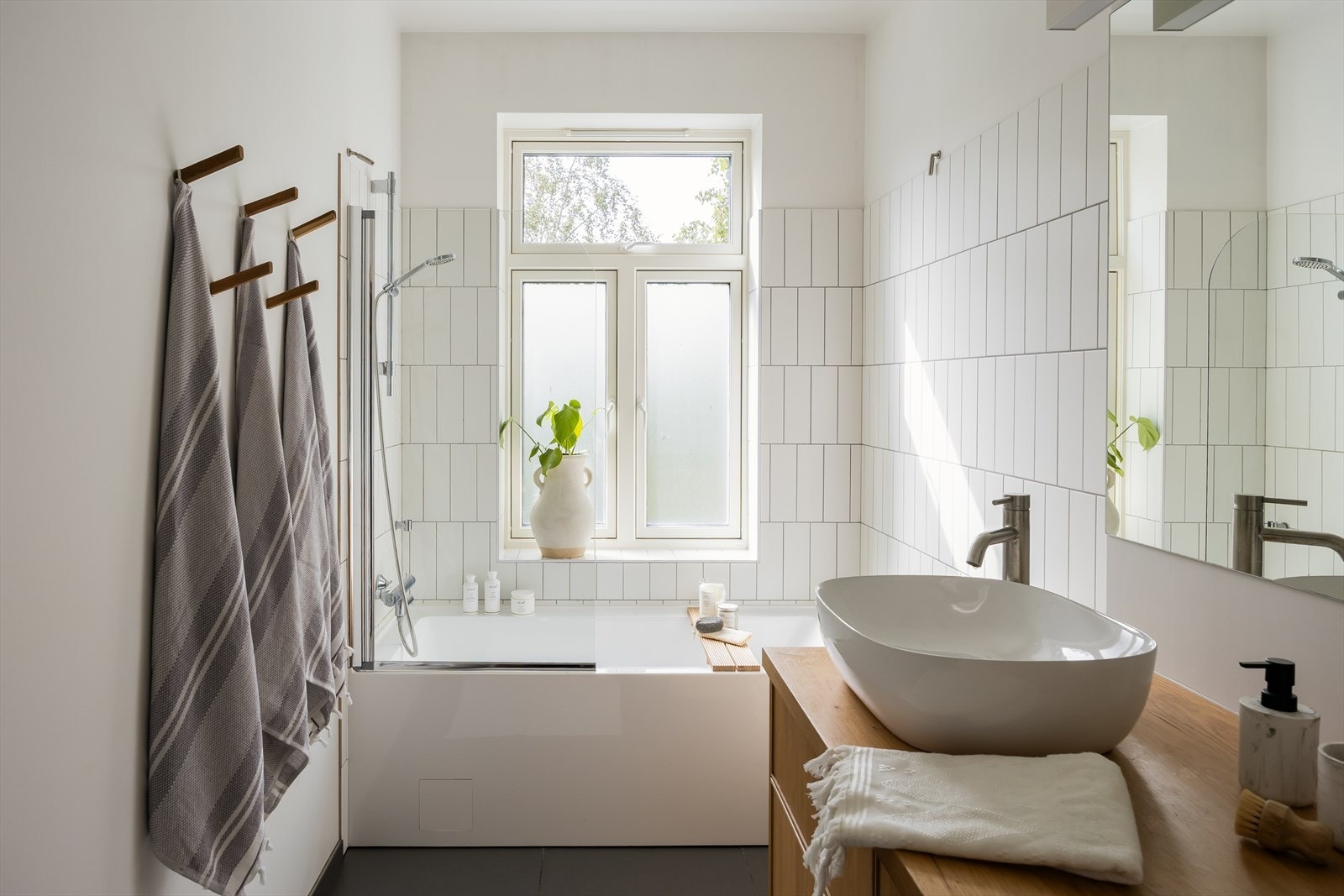 Under oppussing av bad ble membran, varmekabler, flis på vegg og gulv fornyet. Galleribilde