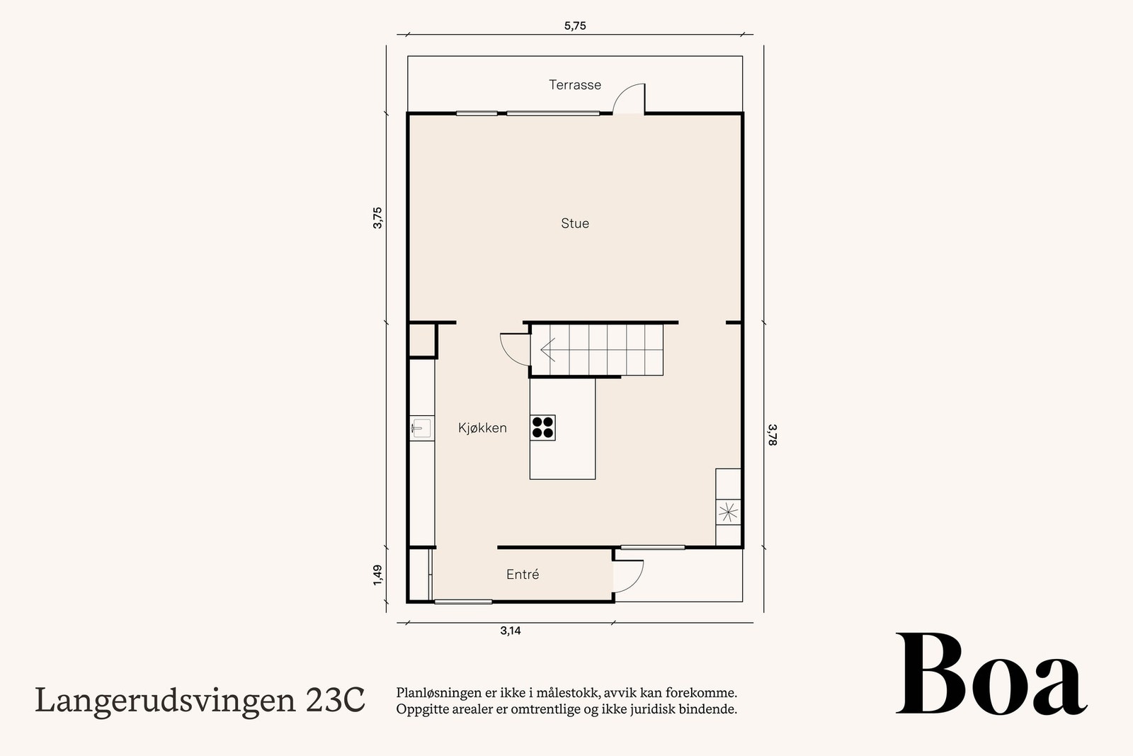 1.etasje: Vindfang samt stue/spisestue med åpen kjøkkenløsning og trapp. Trapperom til U. etasje
Romhøyde i stuen er 2,41 m.
Fra stuen i 1. etasje er det utgang og trapp ned til vestvendt skiferplatting på ca 15 m².
Ved inngangssiden er det overbygget pla Galleribilde