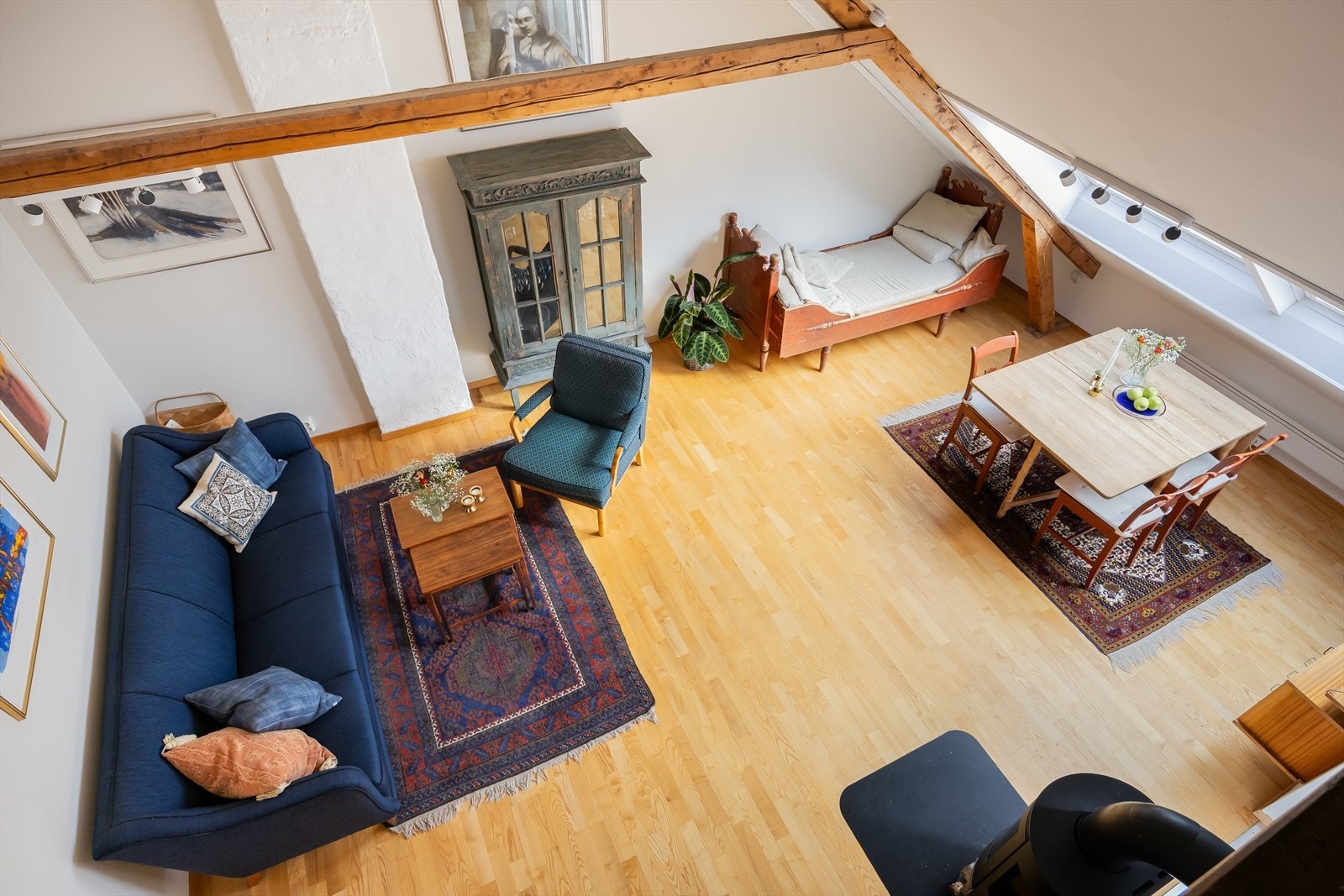 Leiligheten ligger i byggets øverste etasje og byr dermed på lite innsyn. Galleribilde