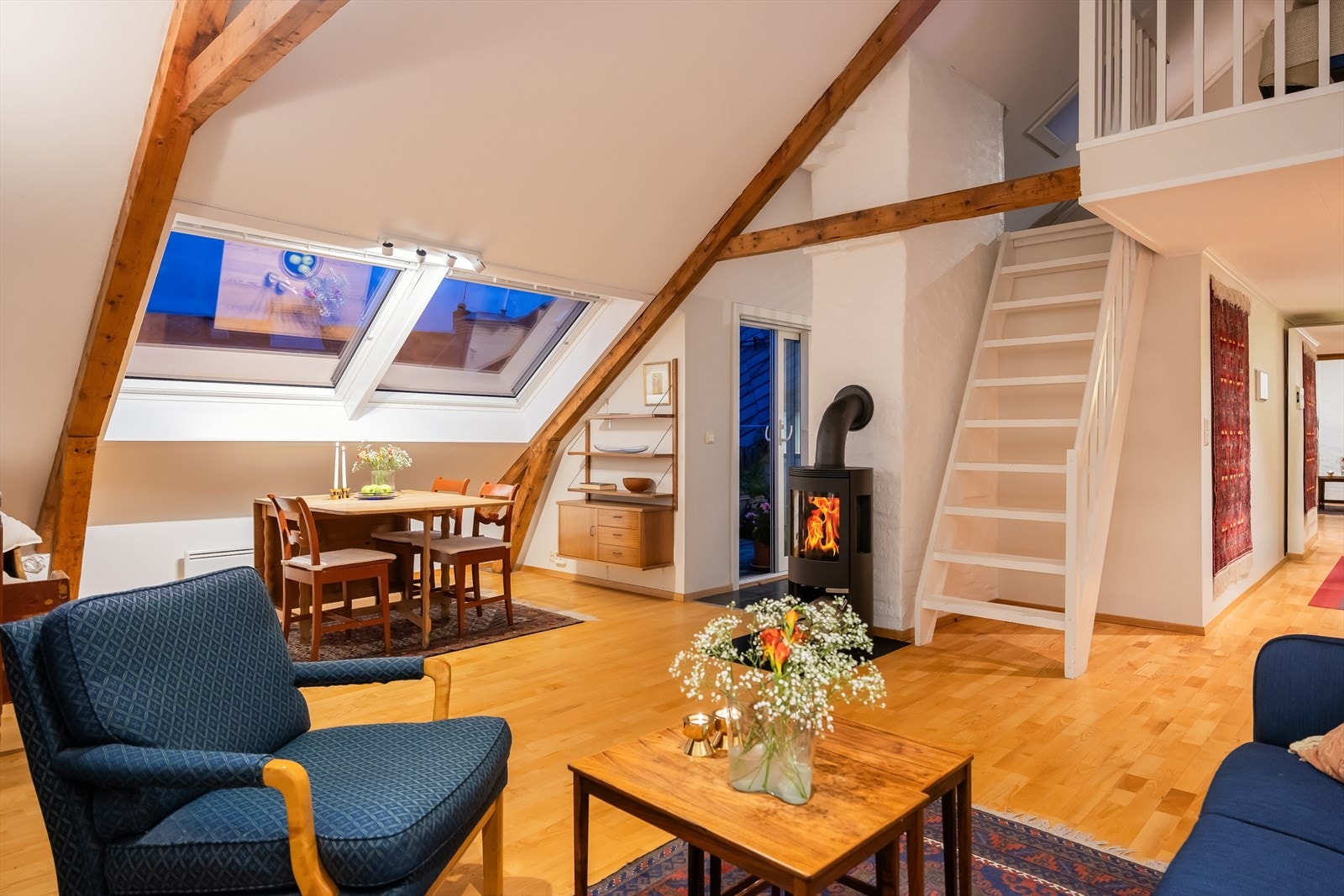 Leiligheten byr på en romslig stue på hele 24 m² og byr på flere gode møbleringsmuligheter. Galleribilde