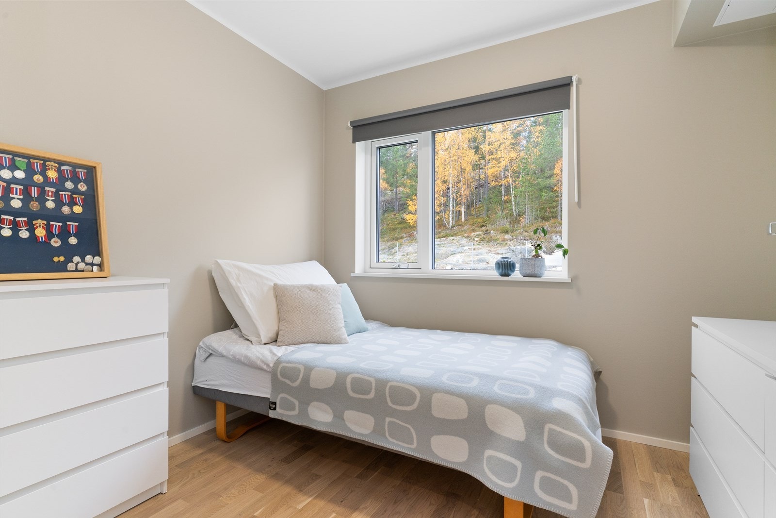 Soverom 2 - Det andre soverommet passer perfekt som et barnerom, gjesterom eller som hjemmekontor. Galleribilde