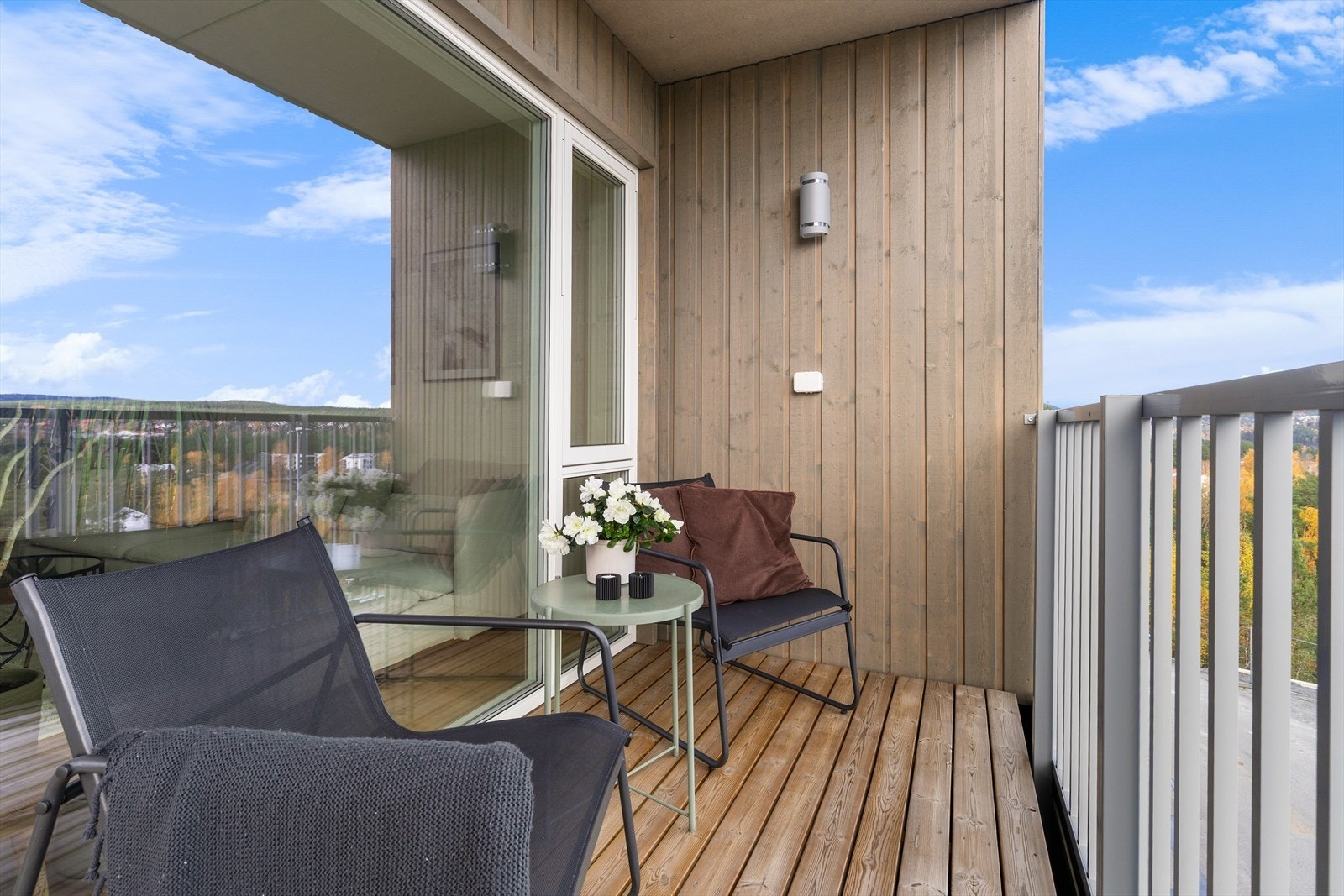 Fra stuedelen er det utgang til den andre balkongen. Galleribilde