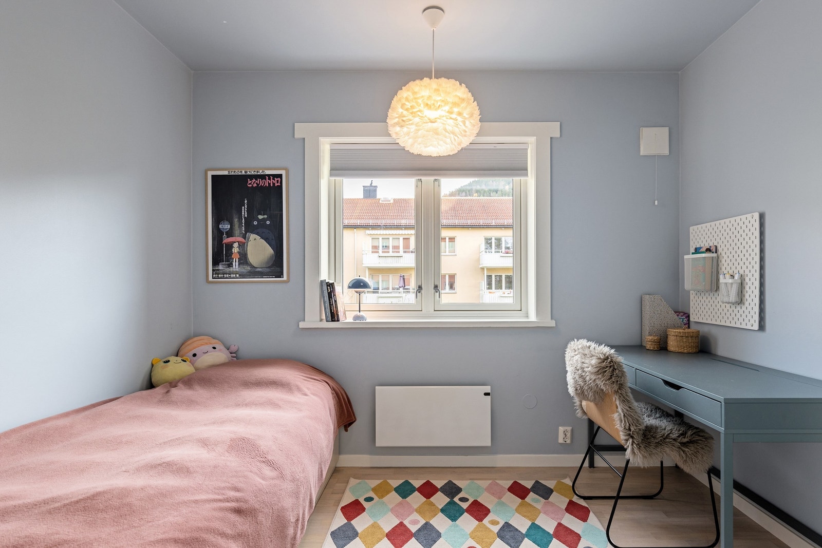 Det andre soverommet er også av god størrelse, og passer ypperlig som et barnerom Galleribilde