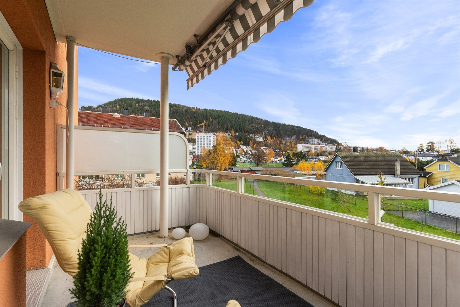 Balkongen er overbygget, noe som forlenger utesesongen med flere uker Galleribilde