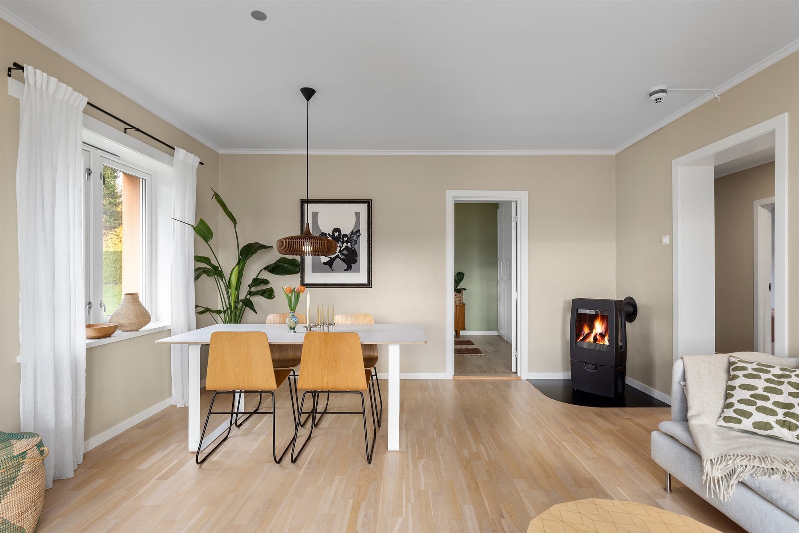 Det ekstra vinduet gir mer lysinnslipp enn i andre leiligheter som ikke ligger på enden slik som denne Galleribilde