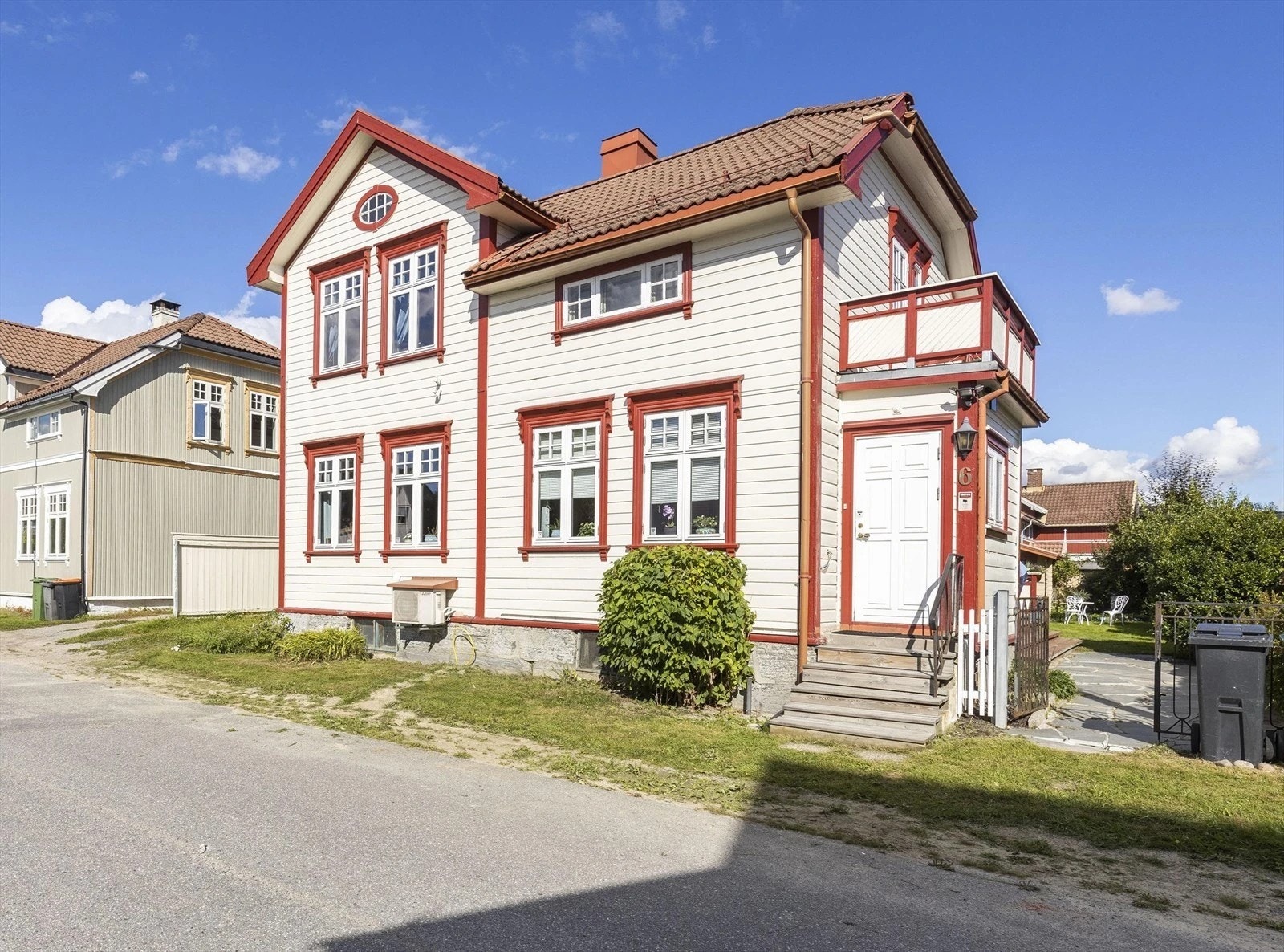 House exterior road view Galleribilde