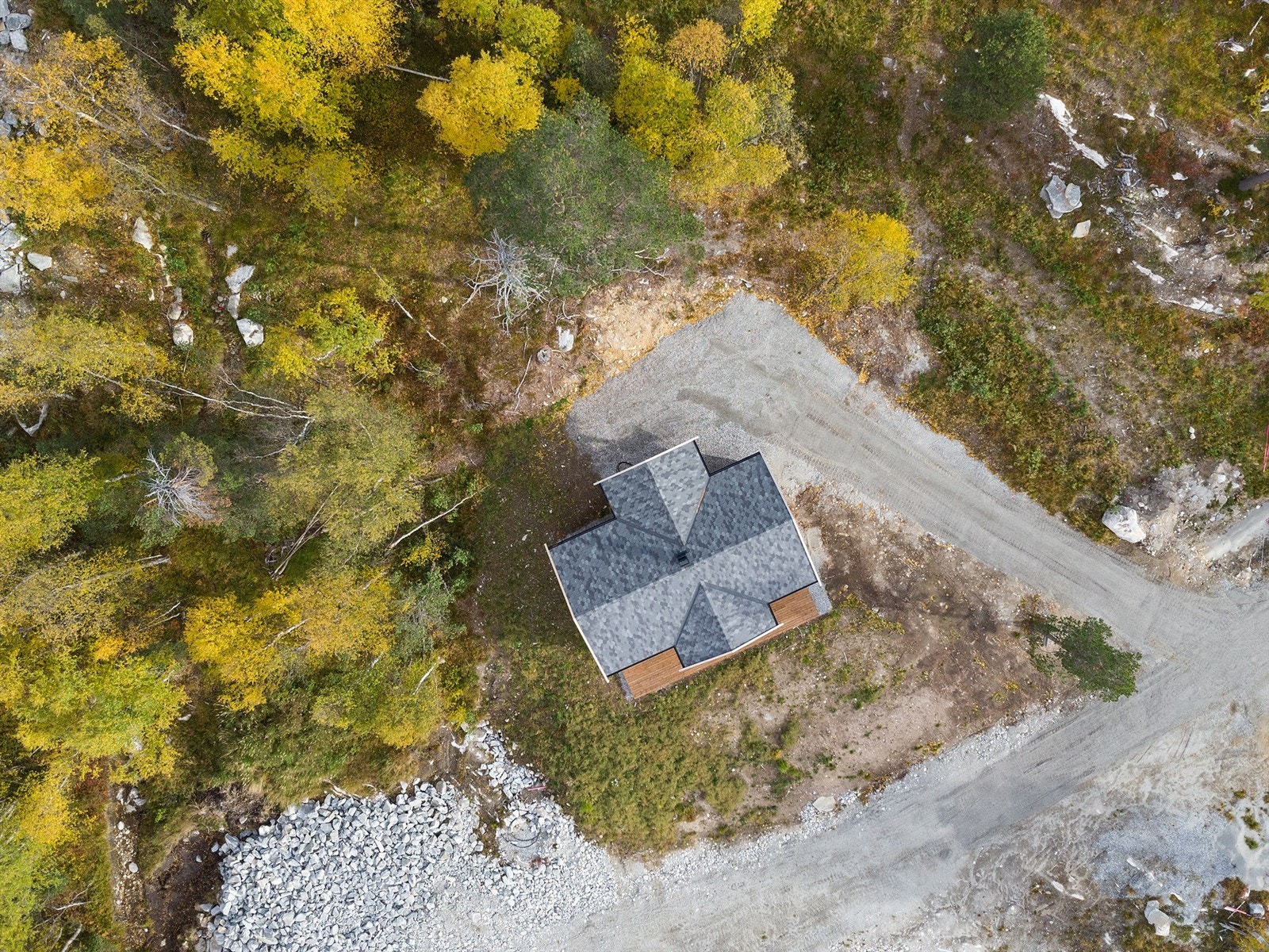 Dronebilde av eiendommen sett fra fugleperspektiv Galleribilde