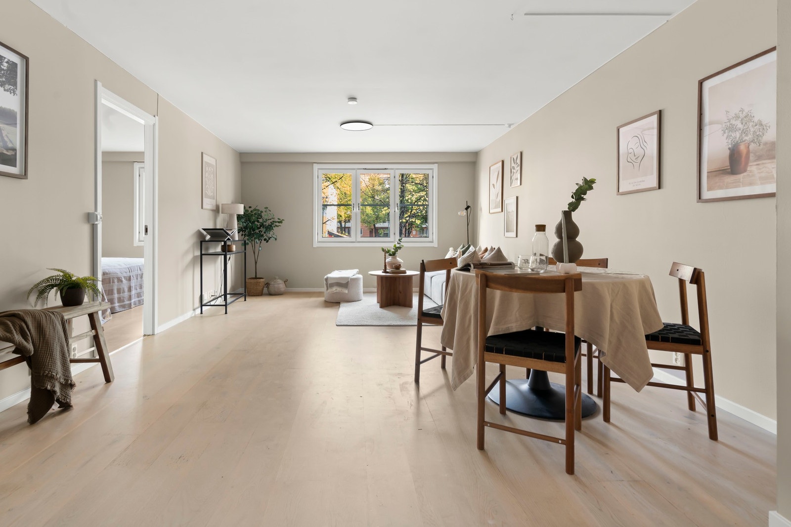 Den åpne planløsningen er perfekt for sosiale sammenkomster Galleribilde