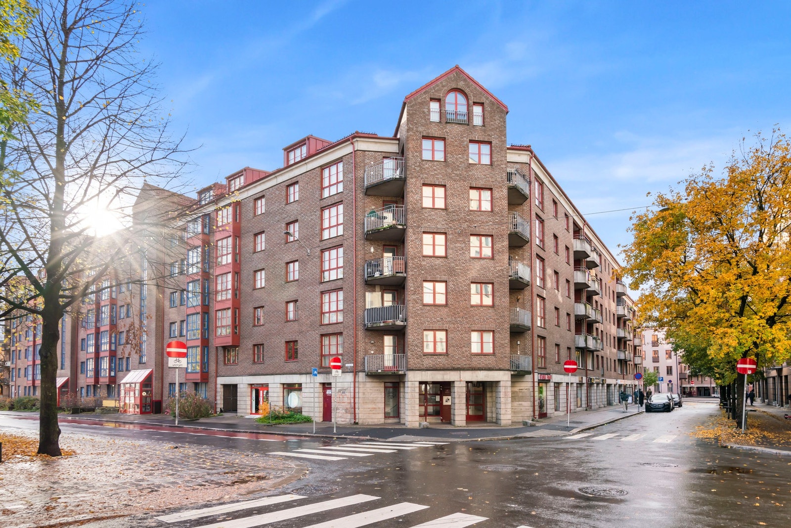 Leiligheten har en beliggenhet som er skjermet og samtidig svært sentral. Galleribilde