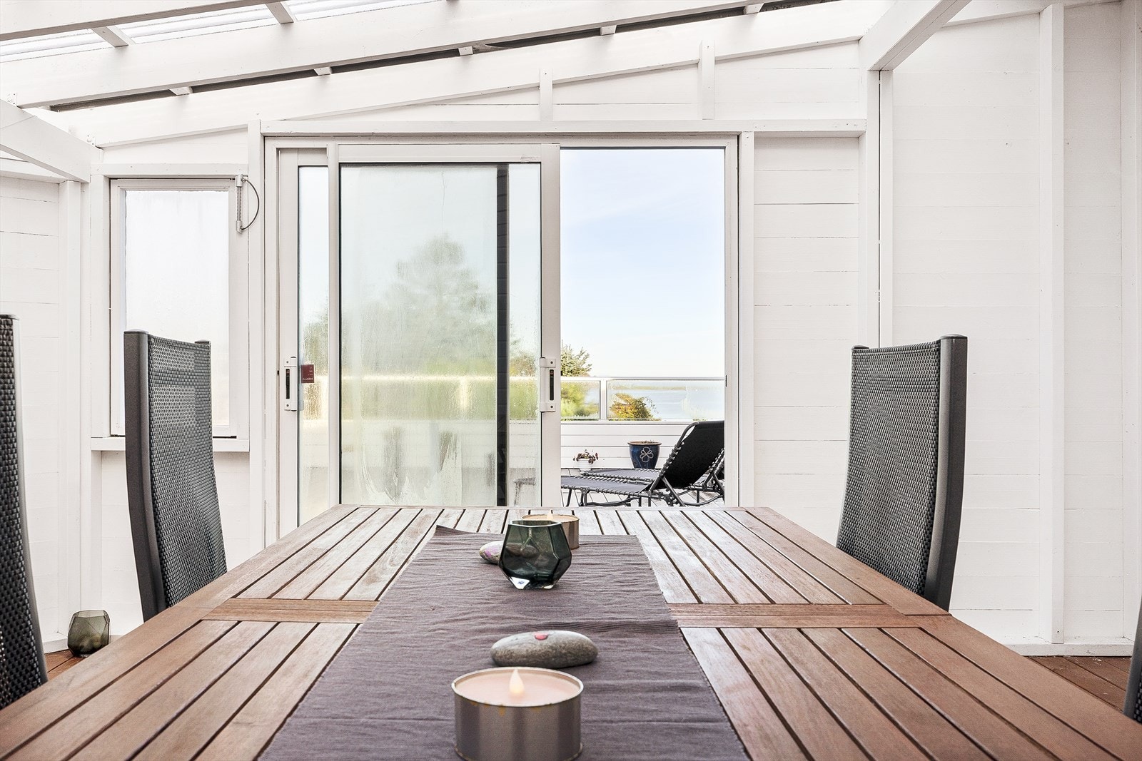 Et skjermet uteareal som kan benyttes uavhengig av vær og vind. Galleribilde