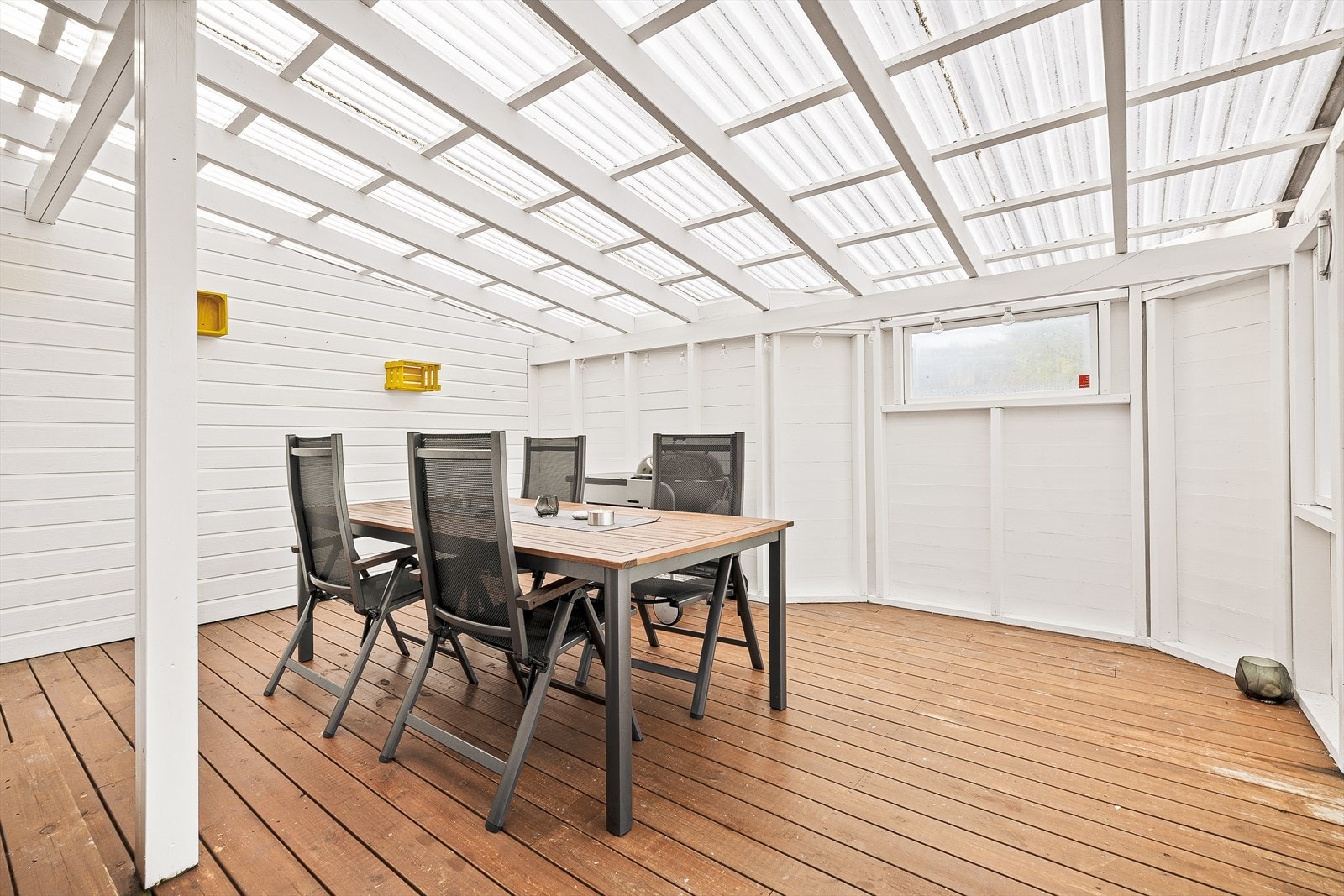 Her er det god plass til langbord - et perfekt samlingspunkt for familie og venner. Galleribilde