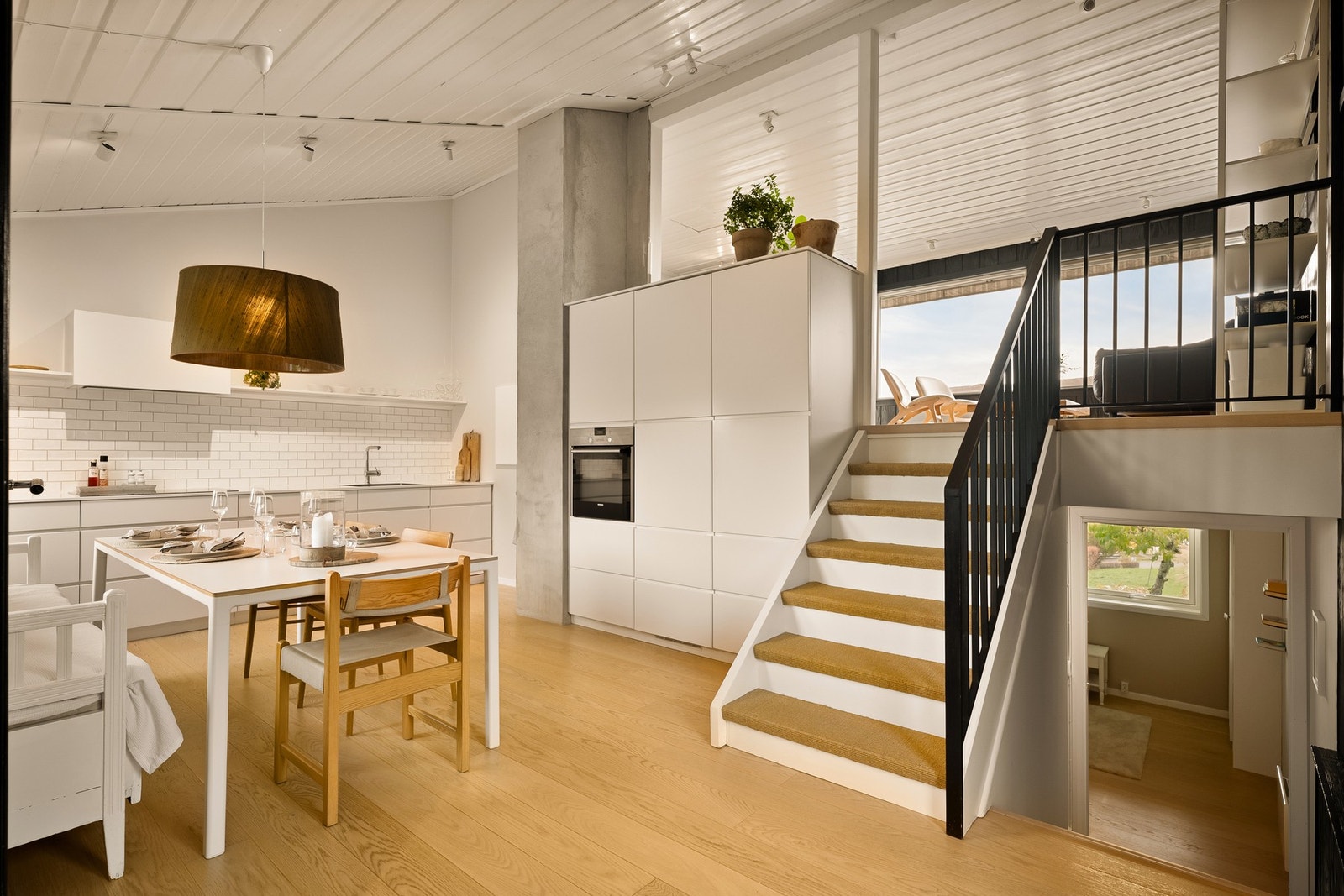 Neste halvplan tar deg videre opp til andre etasje hvor du finner stuen Galleribilde