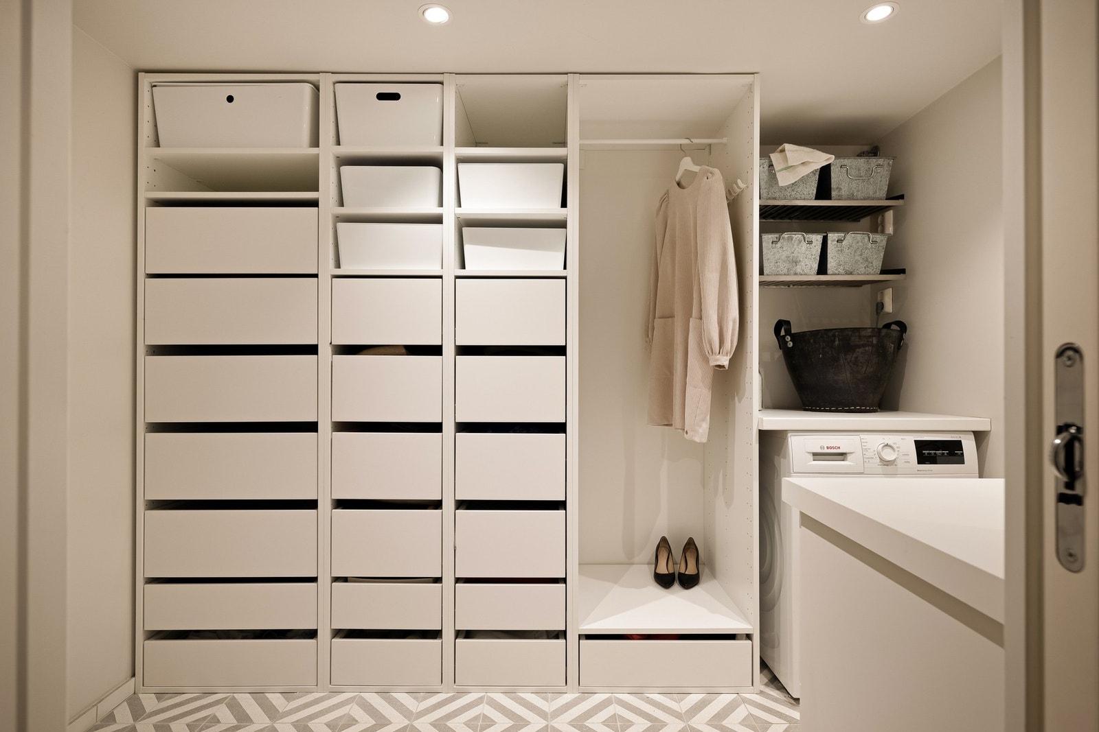 Praktisk og moderne vaskerom fra 2020 med varmekabler i gulv Galleribilde