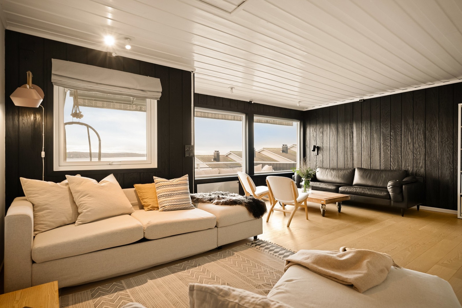 Fra stuen er det videre utgang til balkongen Galleribilde