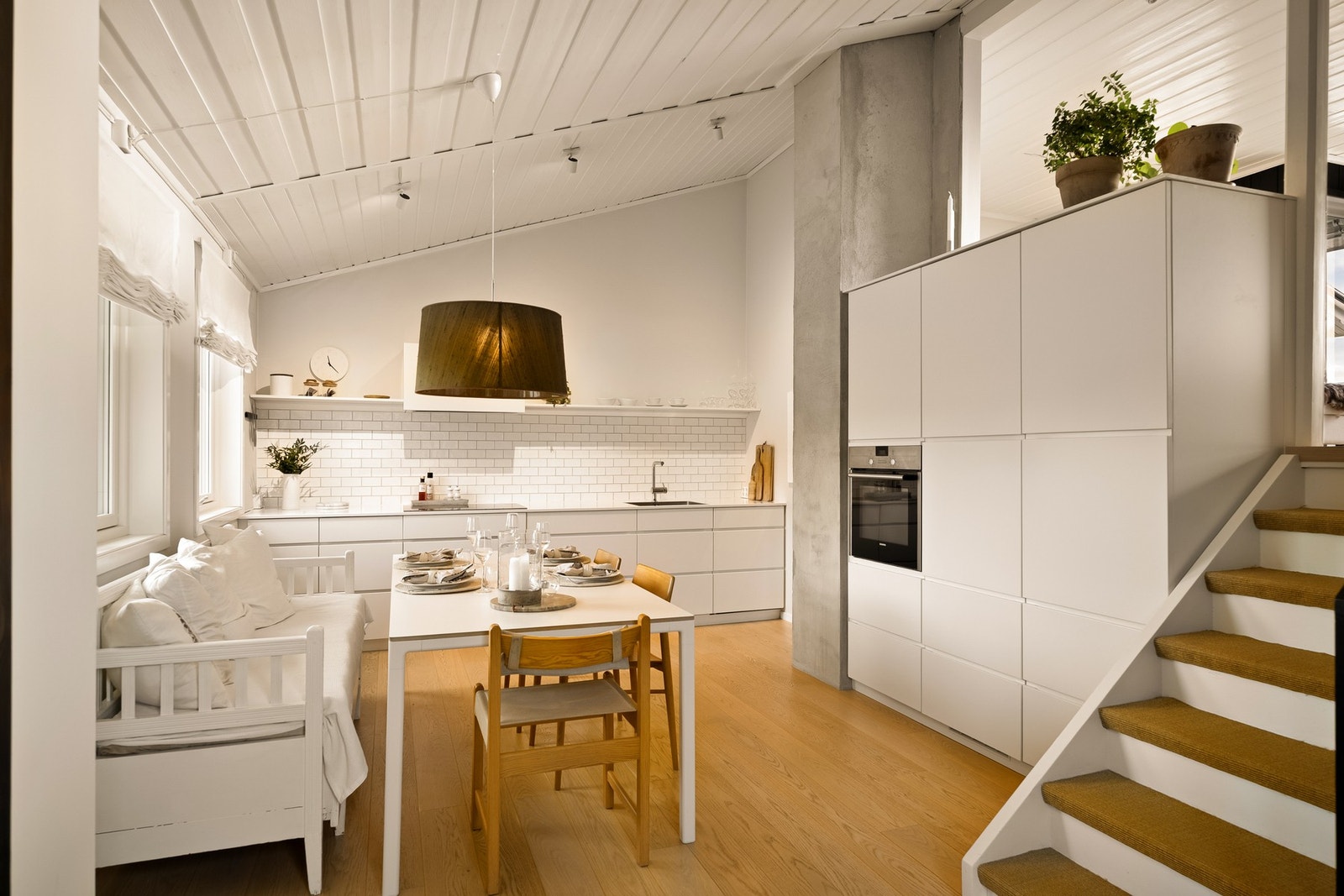 Moderne og tidløs kjøkkenløsning med rene linjer Galleribilde