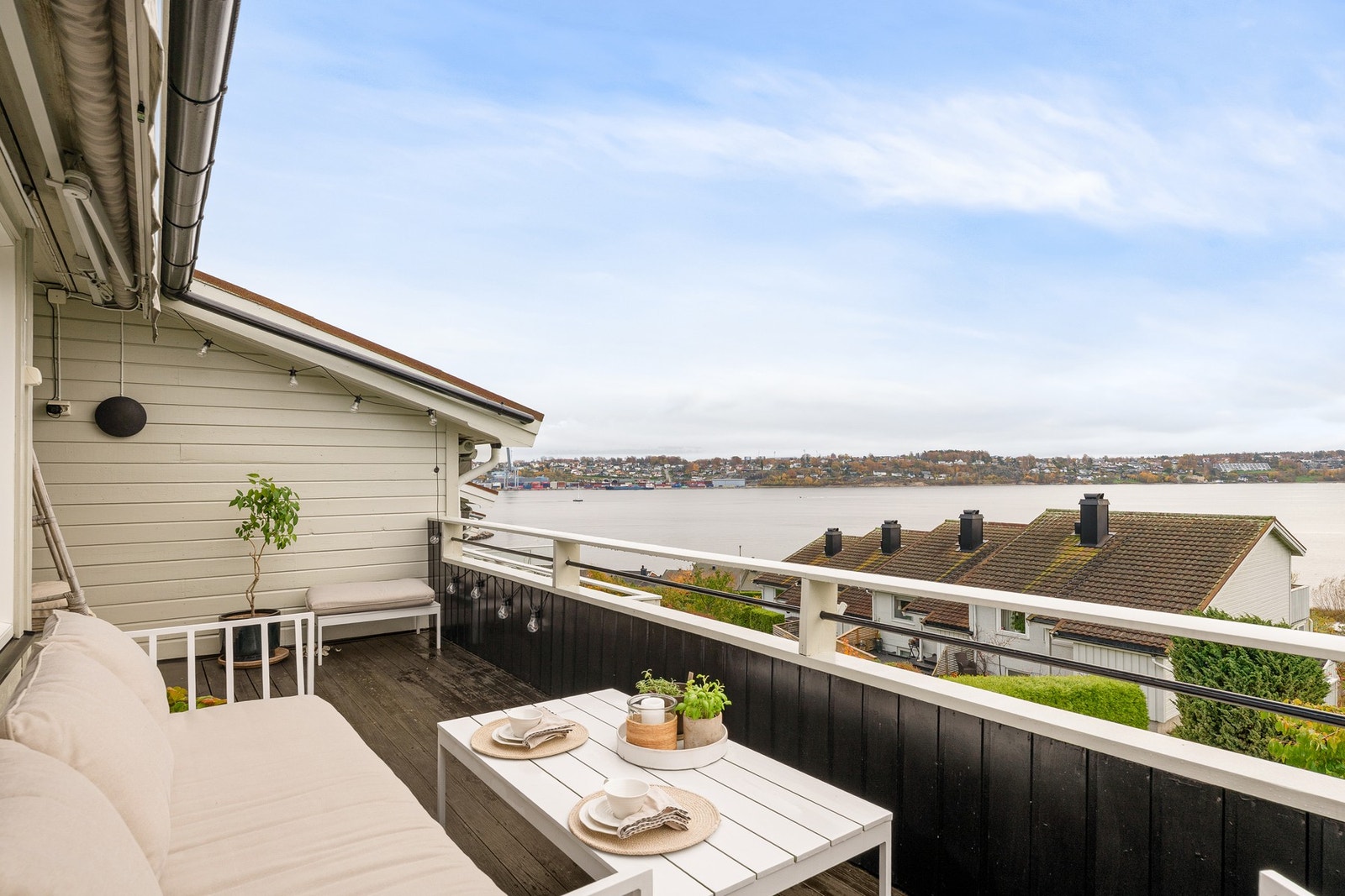 Det er også montert elektriske markiser Galleribilde