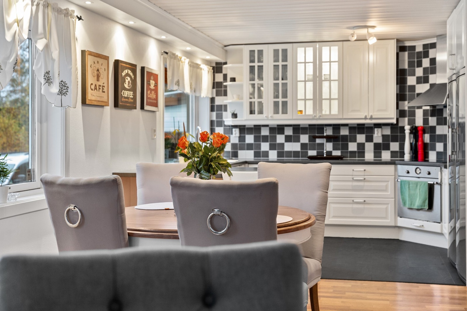 Spiseplass på kjøkken Galleribilde