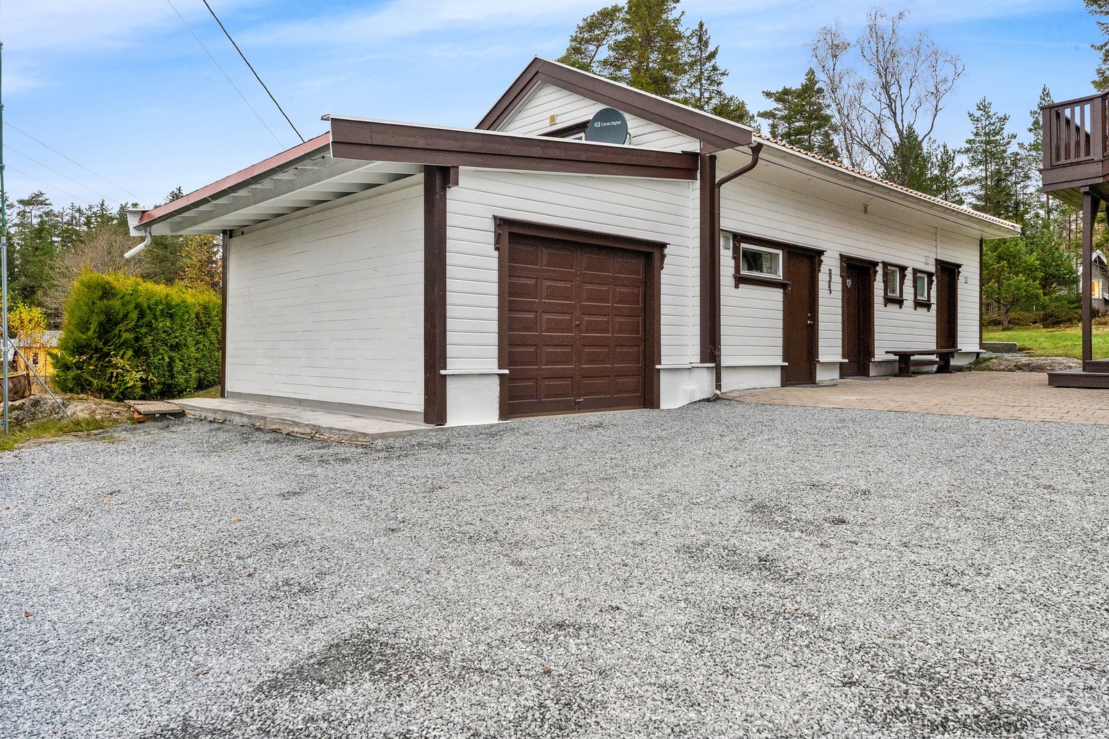 Uthus /garasje/bod Galleribilde