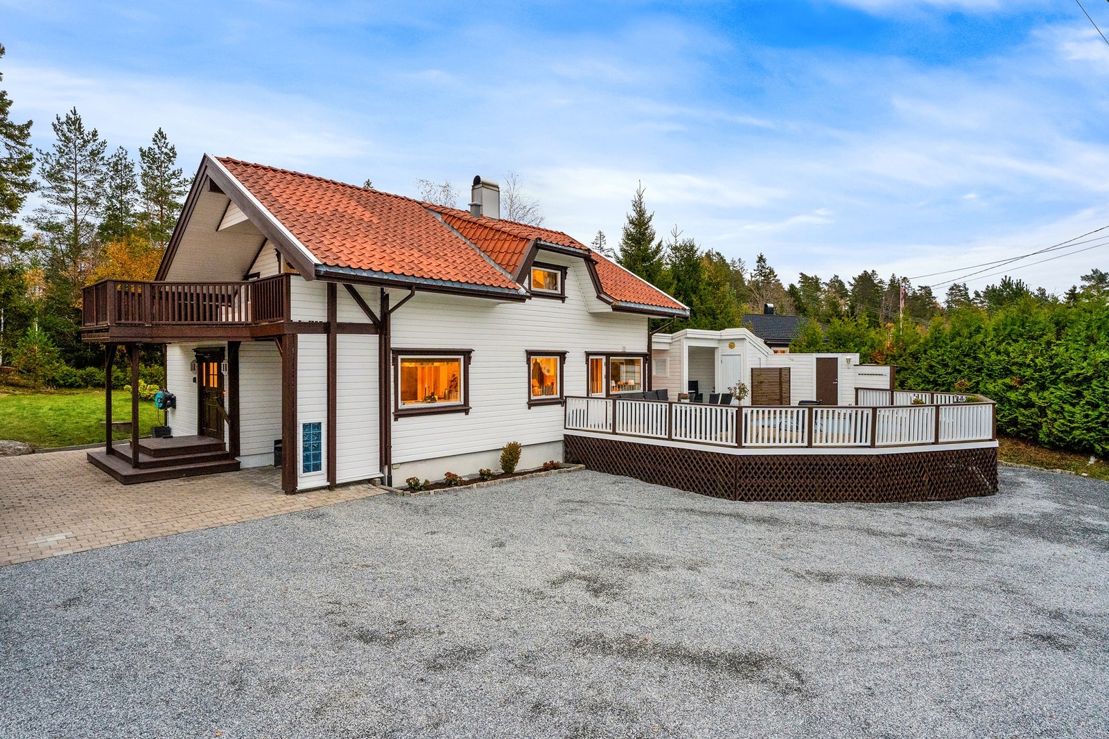 Boligen ligger meget fint til i landlige omgivelser Galleribilde