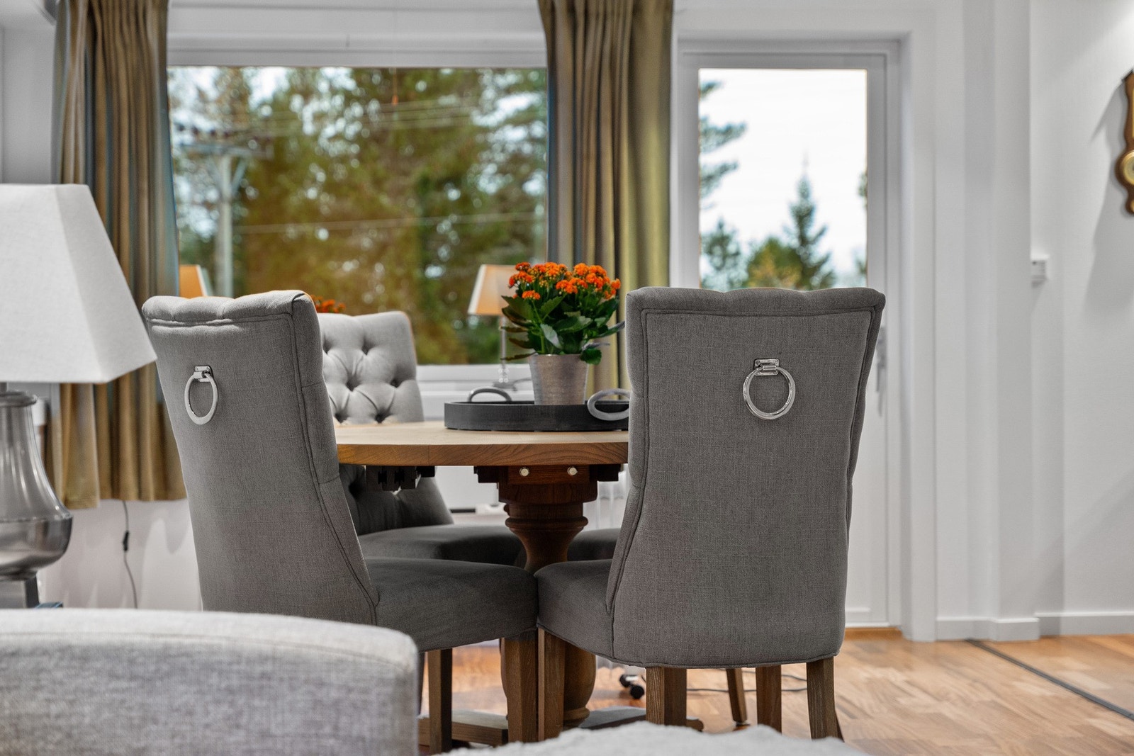 Spisestue med utgang til uteområder/veranda Galleribilde