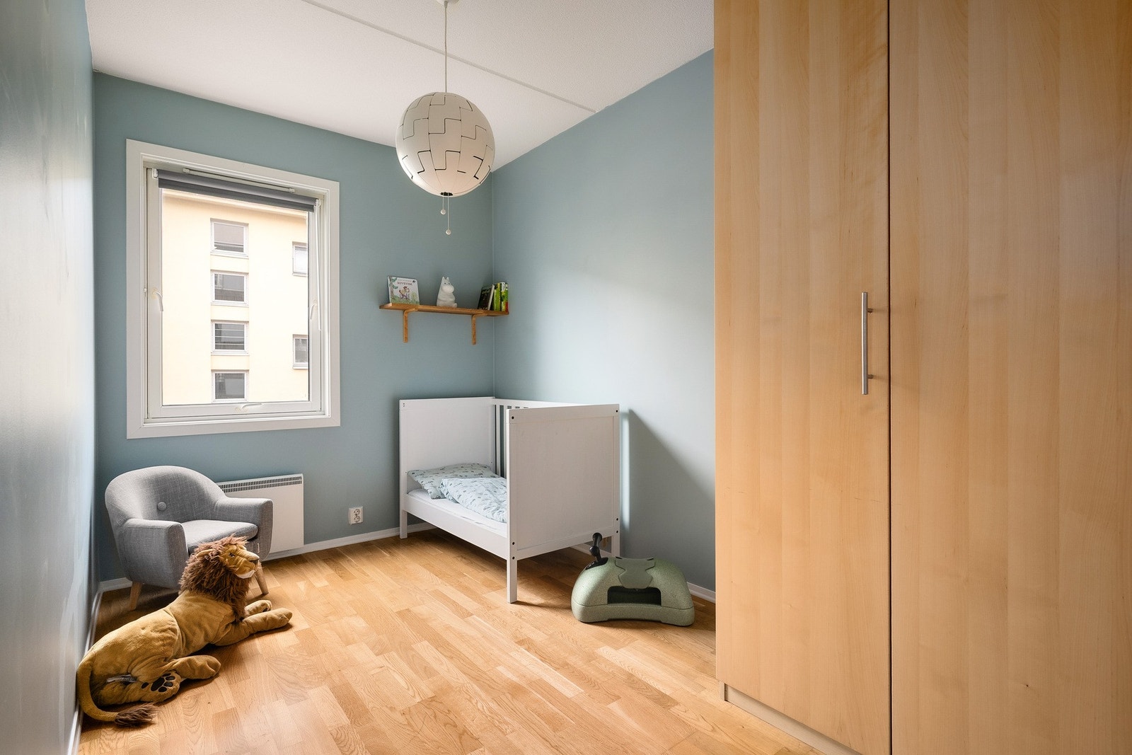 Soverom 2 egner seg ypperlig for minstemann i familien. Det er også gode muligheter for et gjesterom, kontor eller annet. Galleribilde