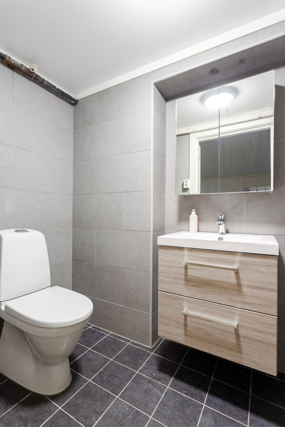 Nåværende eier hadde plan om å lage trapp mellom etasjene. Galleribilde