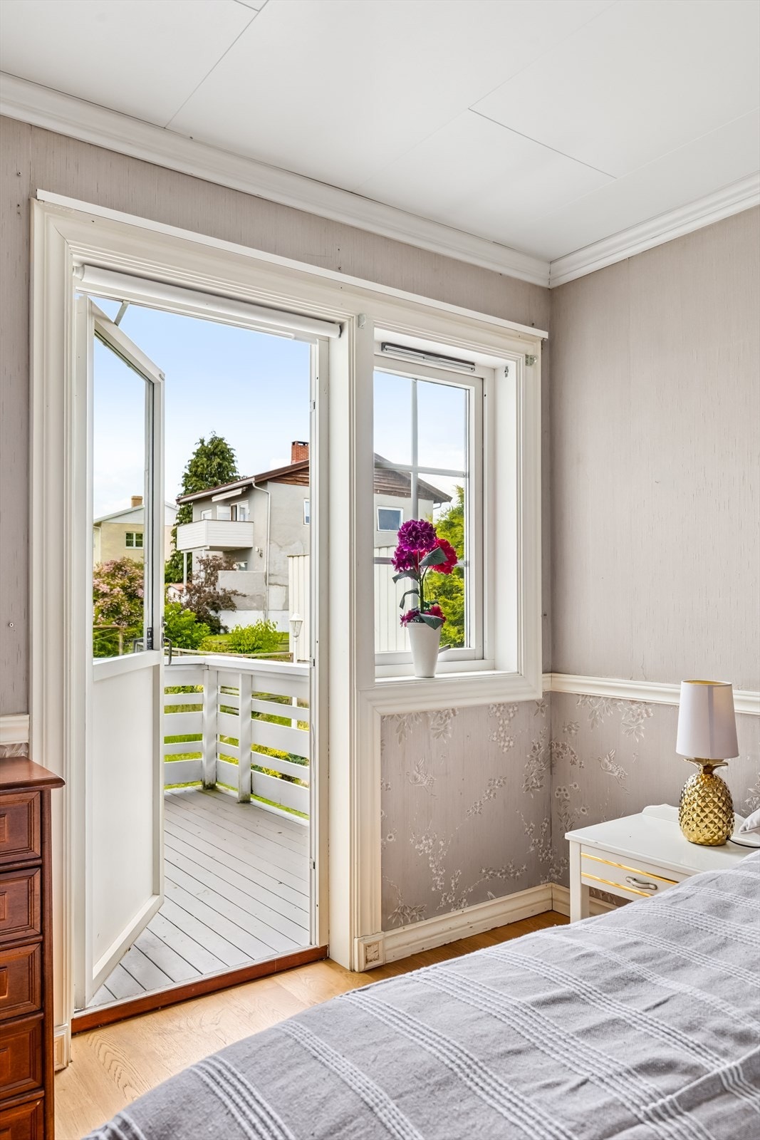 Luftebalkong på dette soverommet. Galleribilde