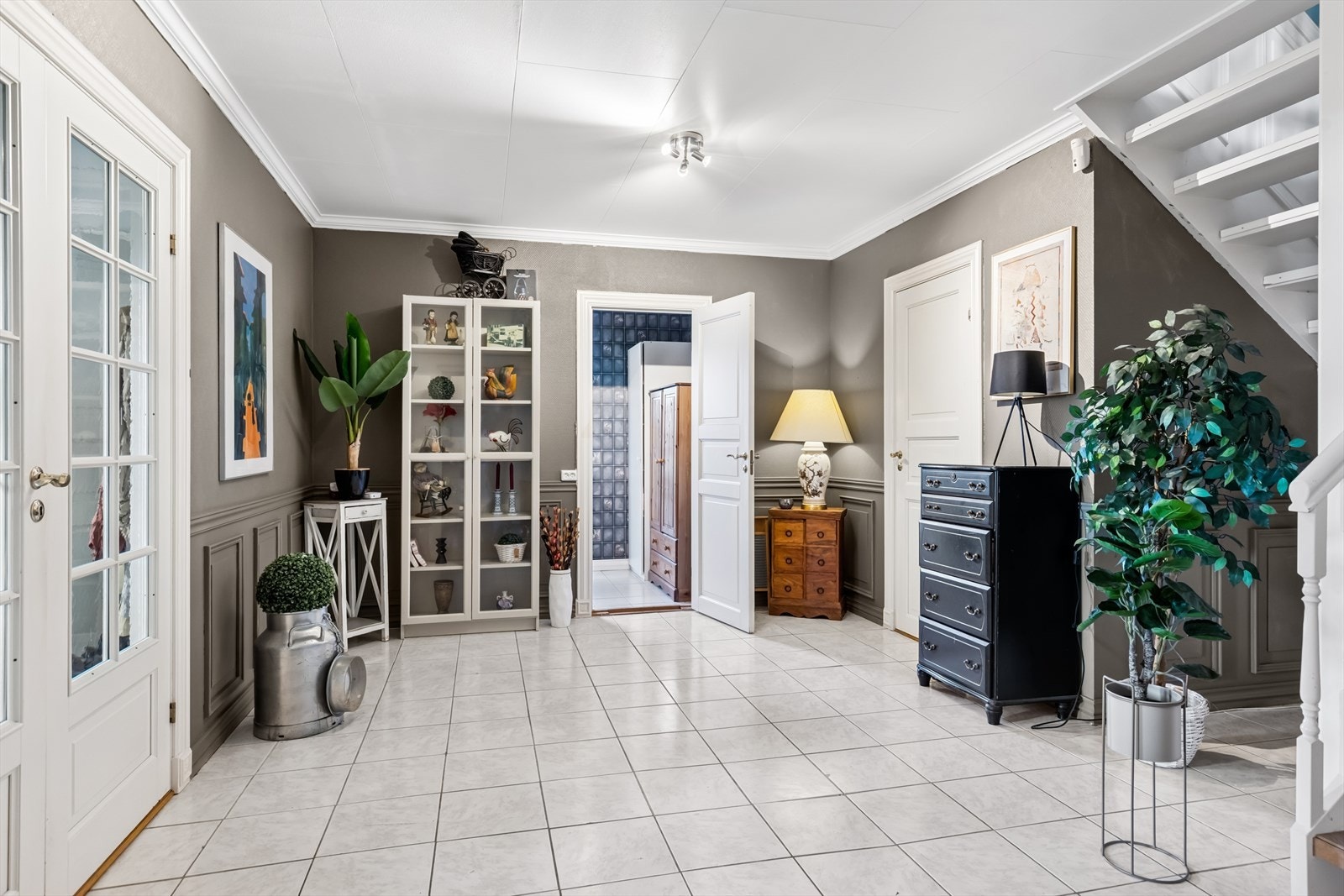 Stor og romslig hall. Galleribilde