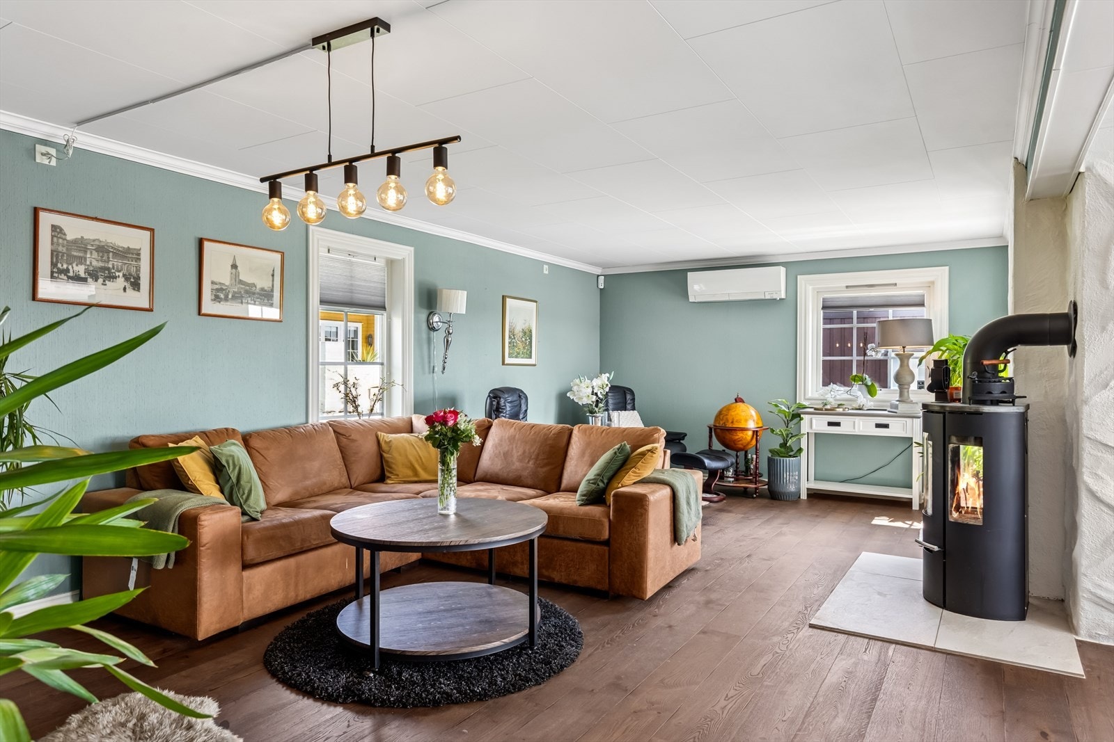 Her er det god plass til hele familien. Nyere vedovn og varmepumpe. Galleribilde