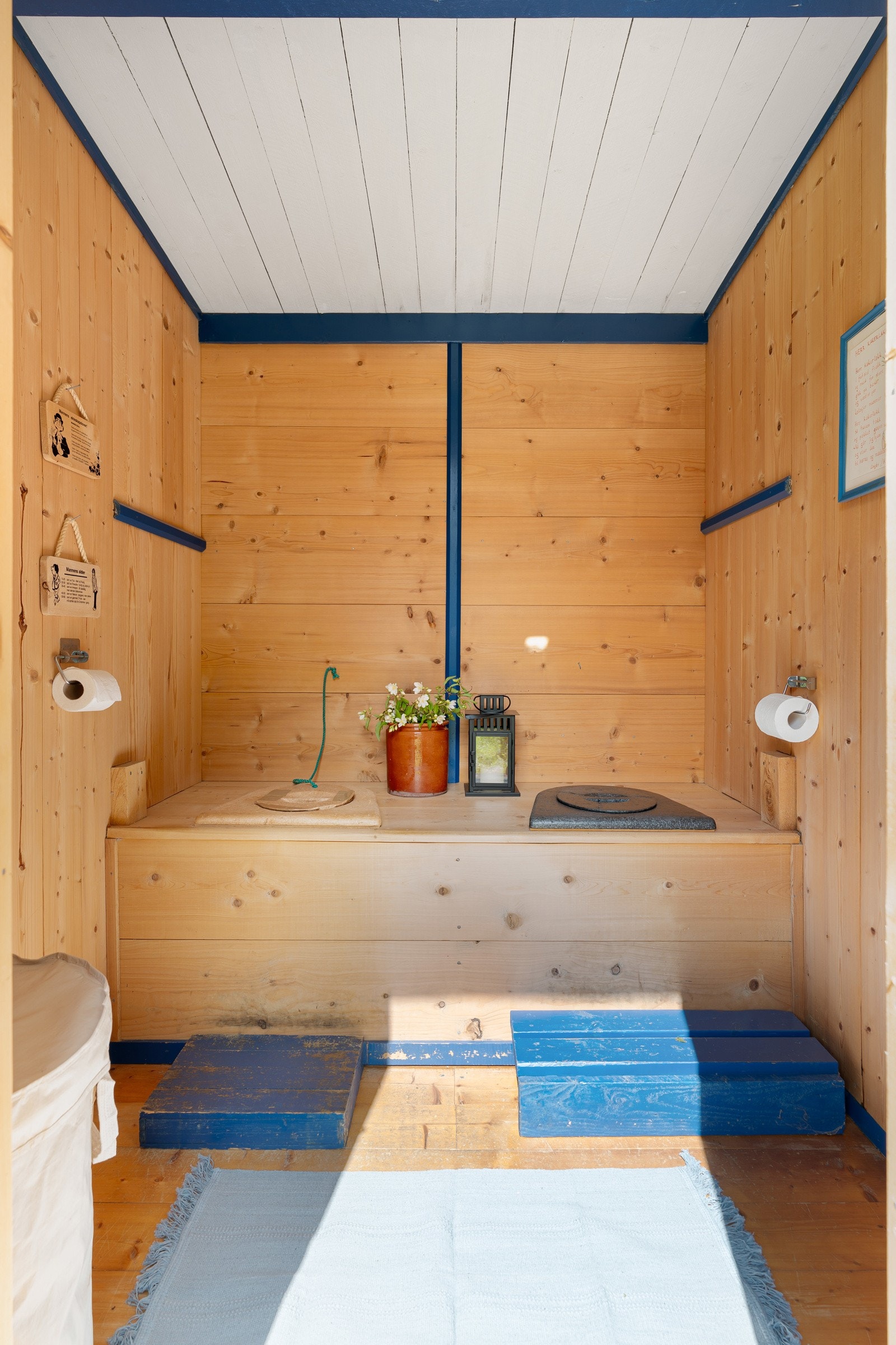 Det er egen septiktank for gråvann fra hovedhuset og utedo på eiendommen. Galleribilde