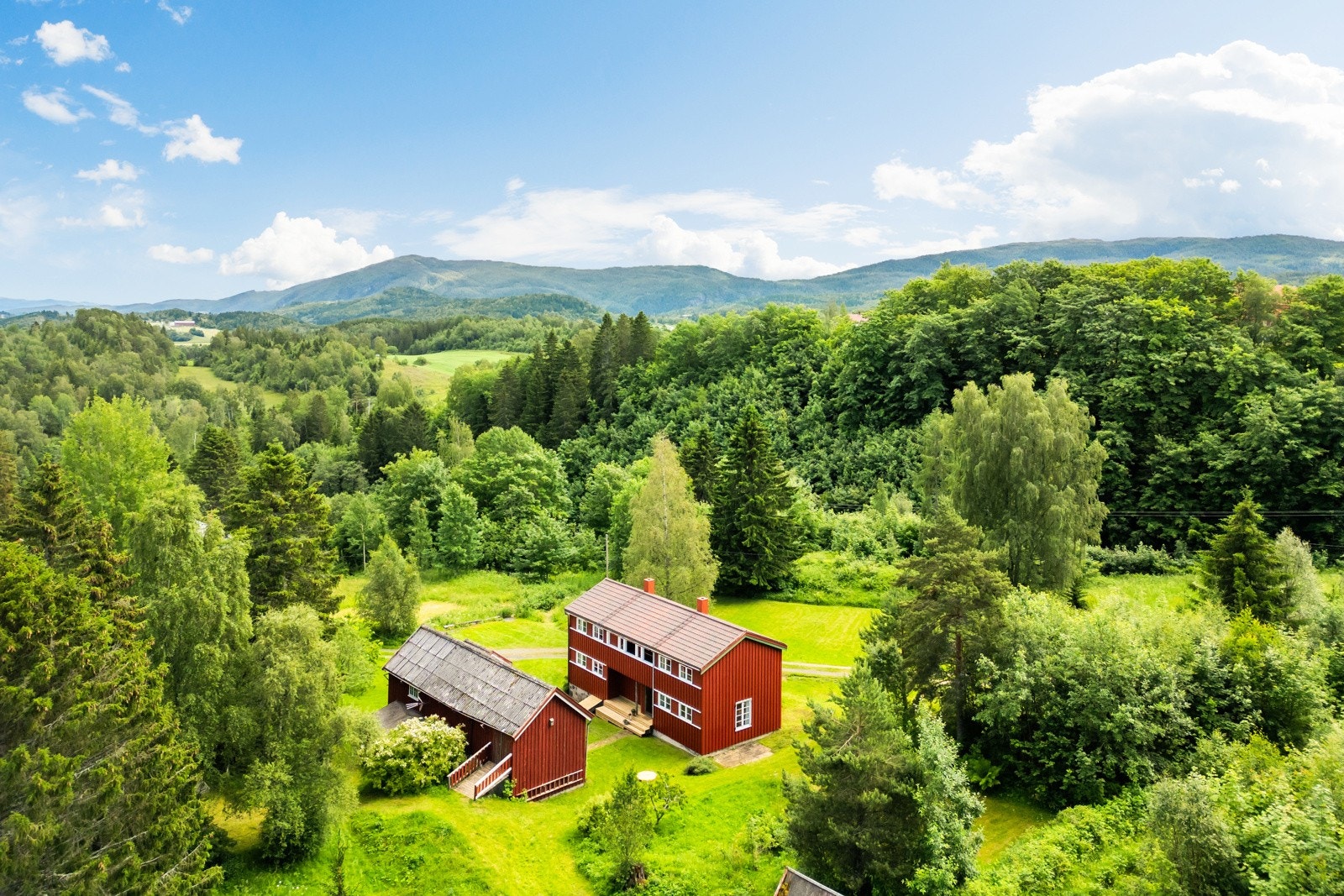 Velkommen til Røsdalsgrenda 85, presentert av Christian Schjetne v/Proaktiv Eiendomsmegling. Galleribilde