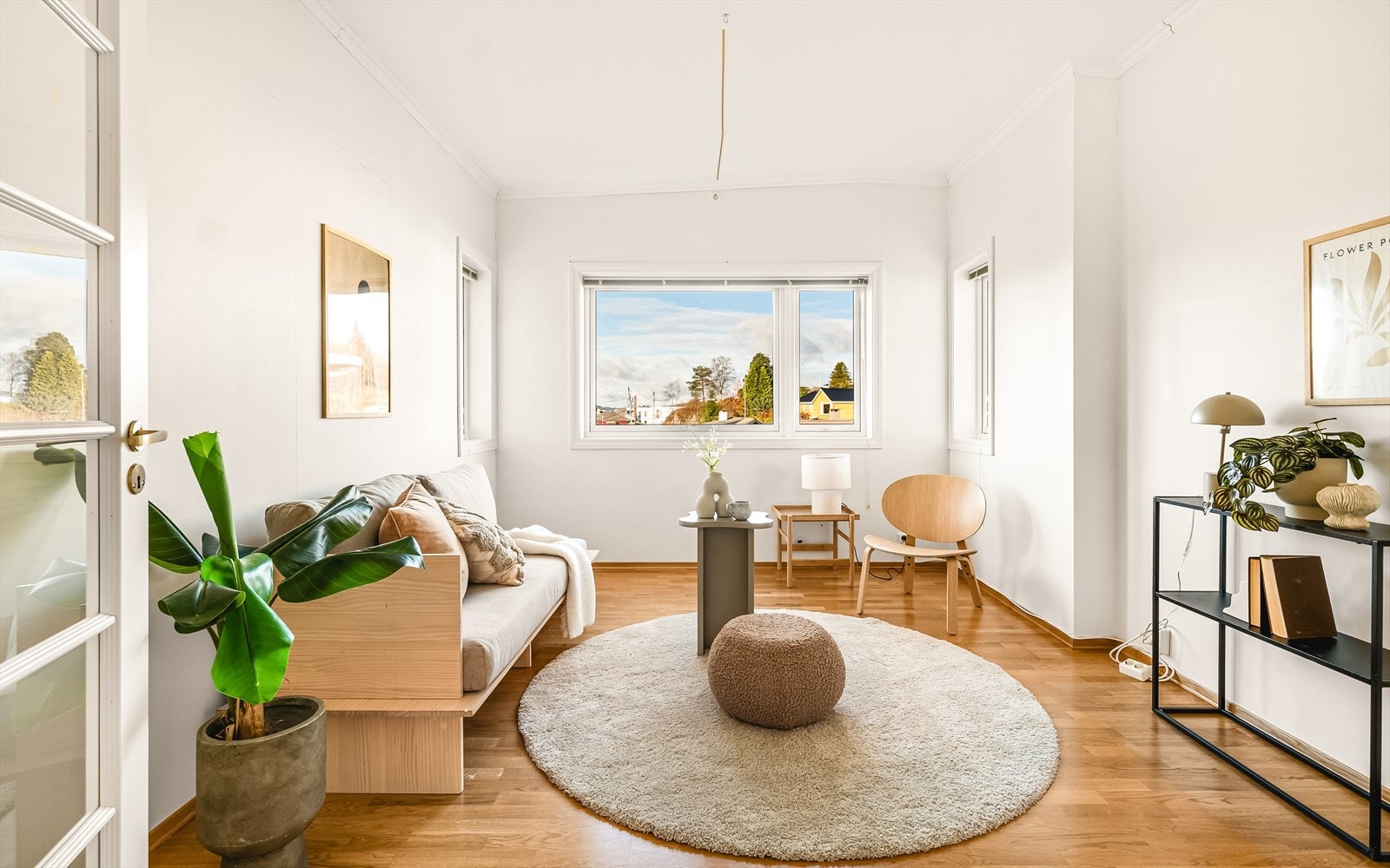 Soverom 3 benyttes i dag som TV-stue, med plass til sittegruppe og TV-seksjon, perfekt som gjesterom eller fleksibelt flerbruksrom. Galleribilde