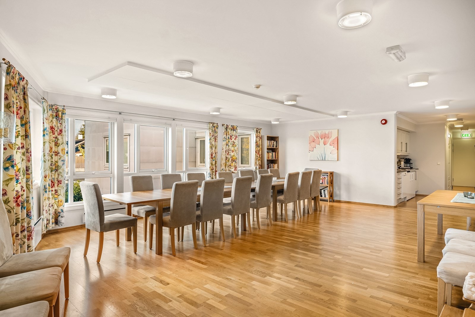 Sameiet har hyggelig felles-/festlokale som kan leies til sosiale sammenkomster og hyggelige begivenheter. Galleribilde