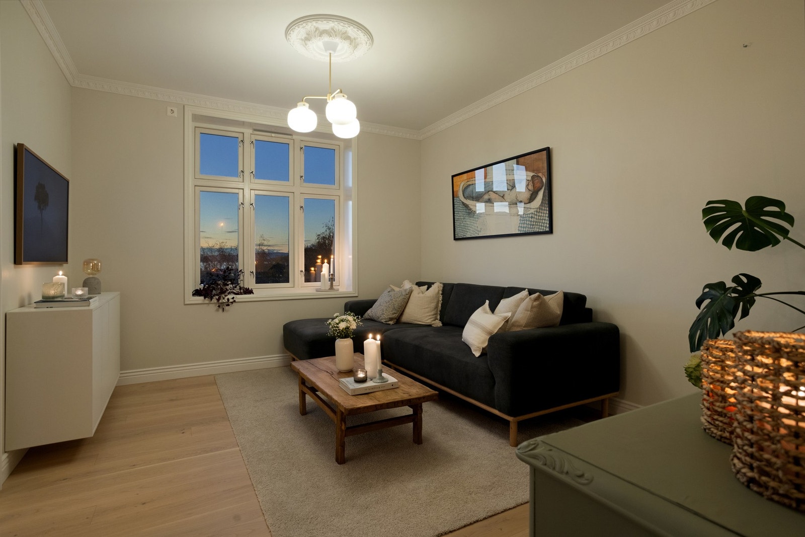 Leiligheten ble oppgradert i 2024, og kombinerer klassisk sjarm med moderne komfort og tidsriktige løsninger. Galleribilde