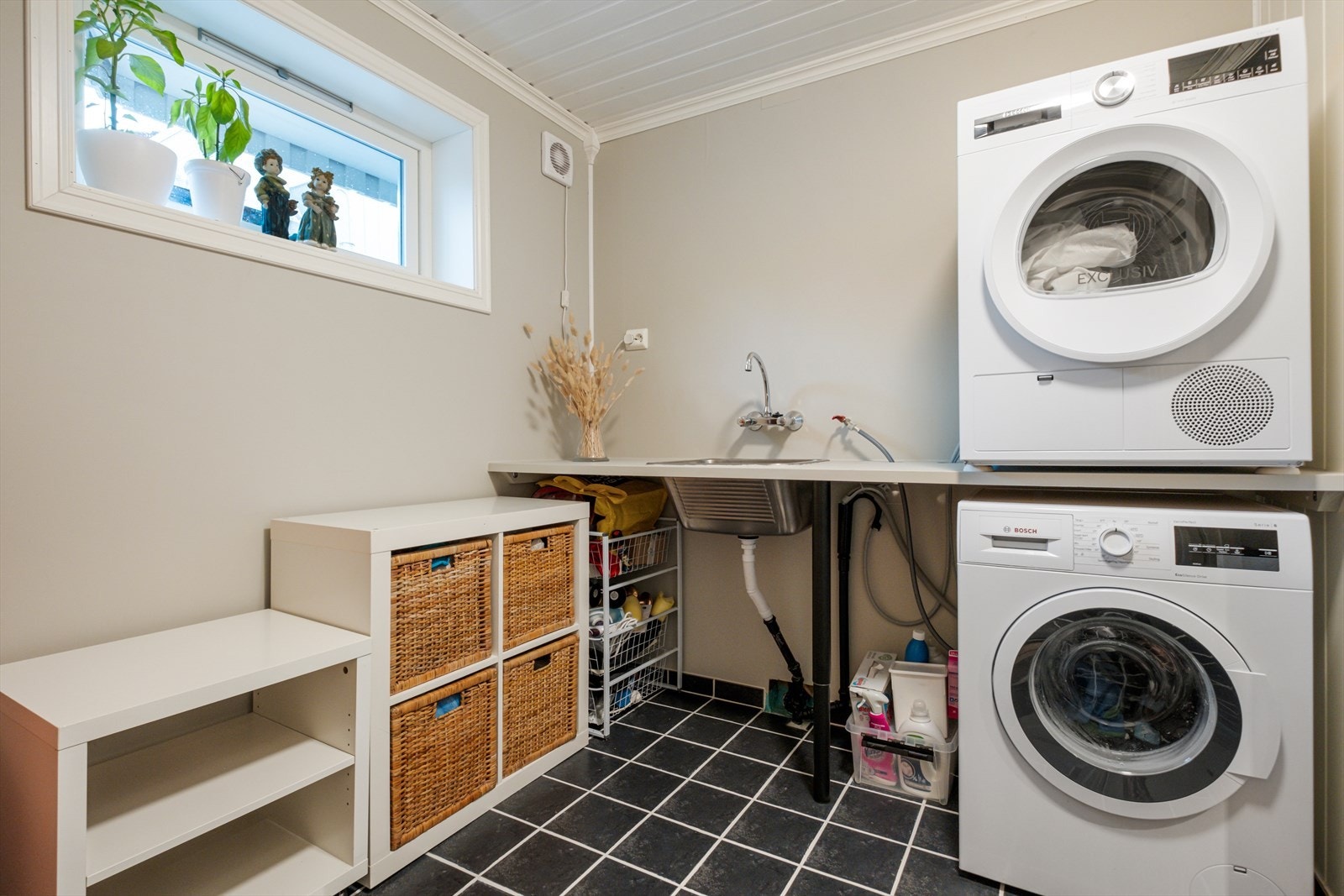 Vaskerom Galleribilde