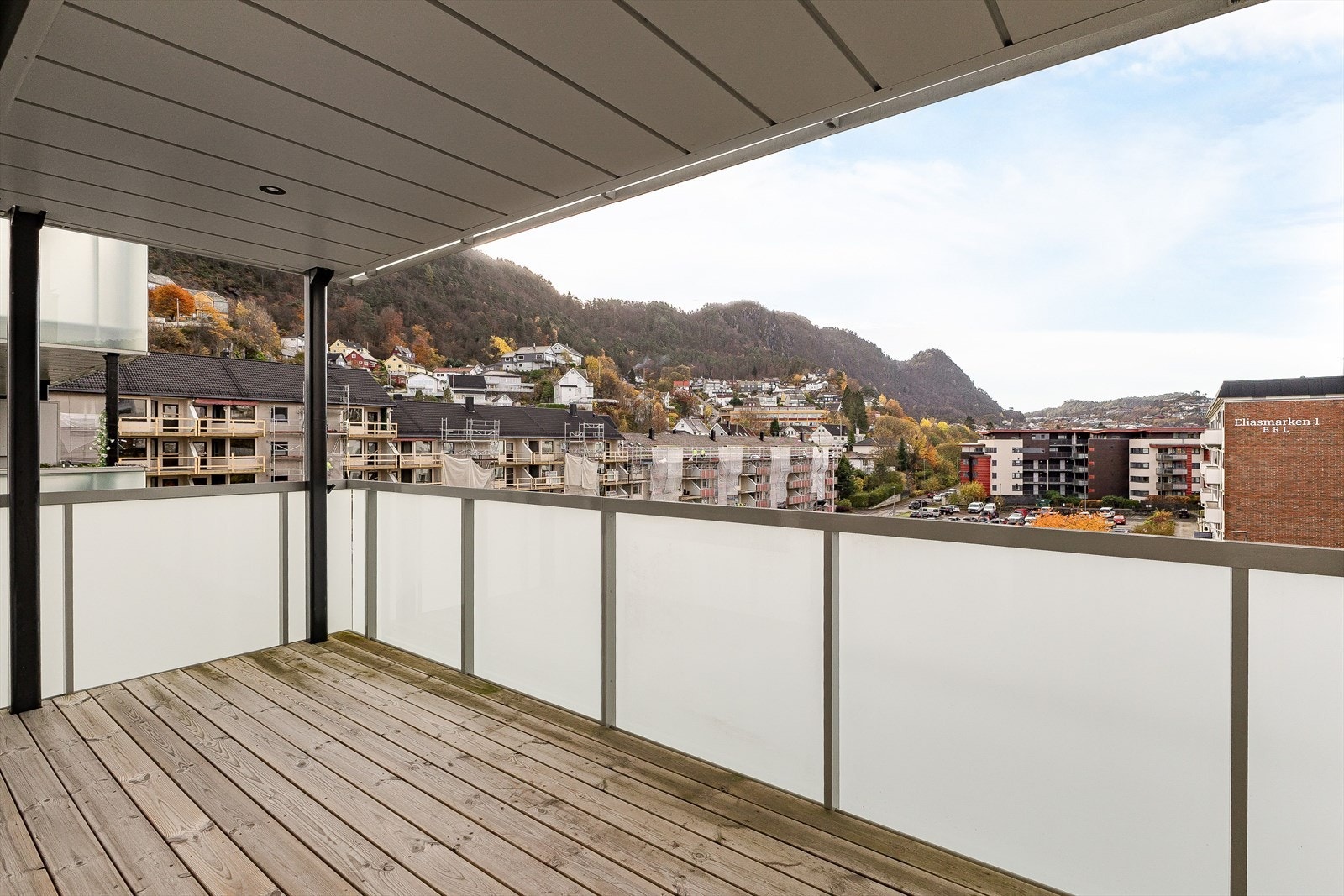 Attraktiv 2-roms leilighet med oppgraderingsbehov. Har nylig vært en rehabilitering på balkong og fasade. Galleribilde