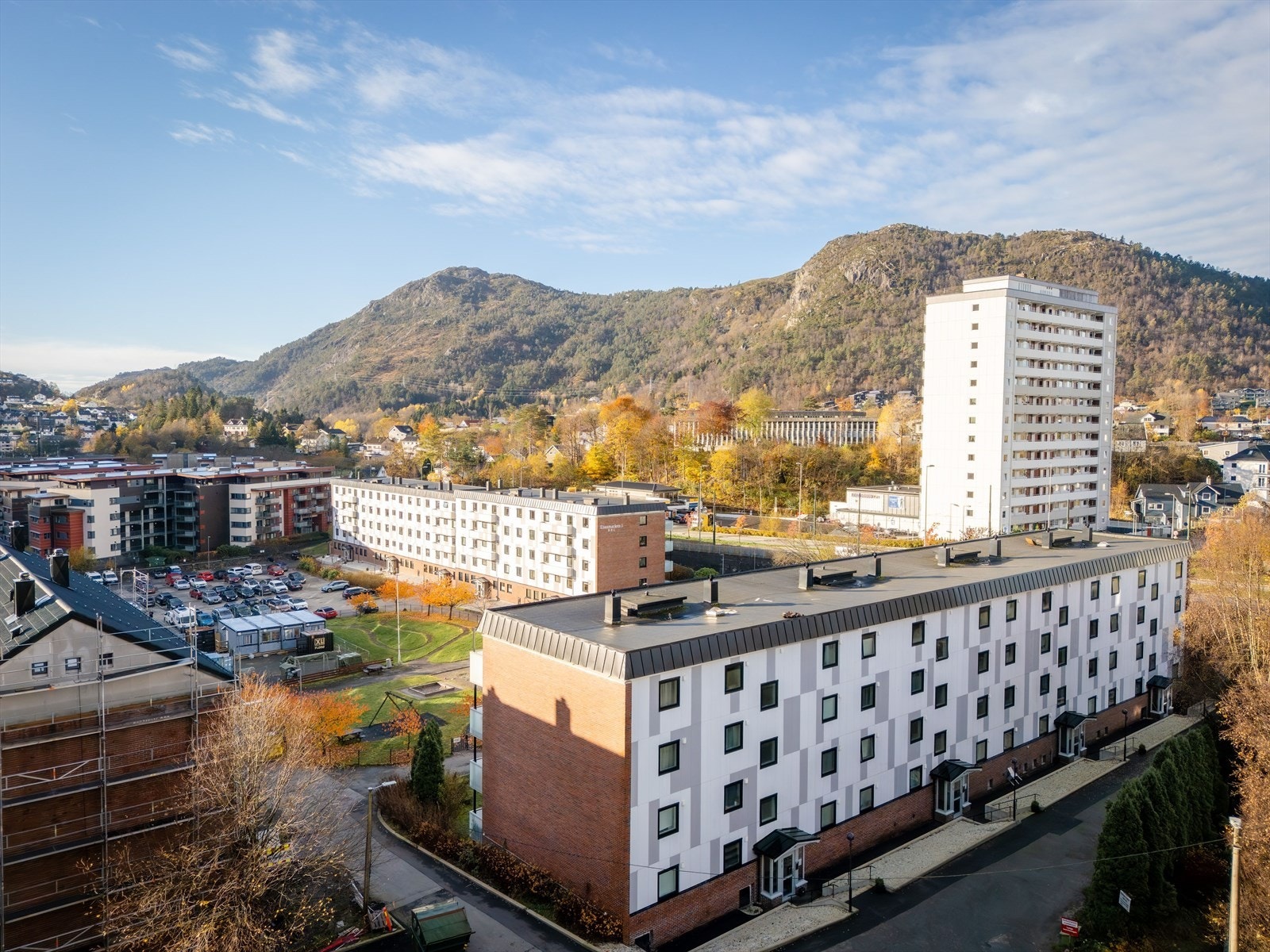 Leiligheten har utsikt til nærområder. Galleribilde