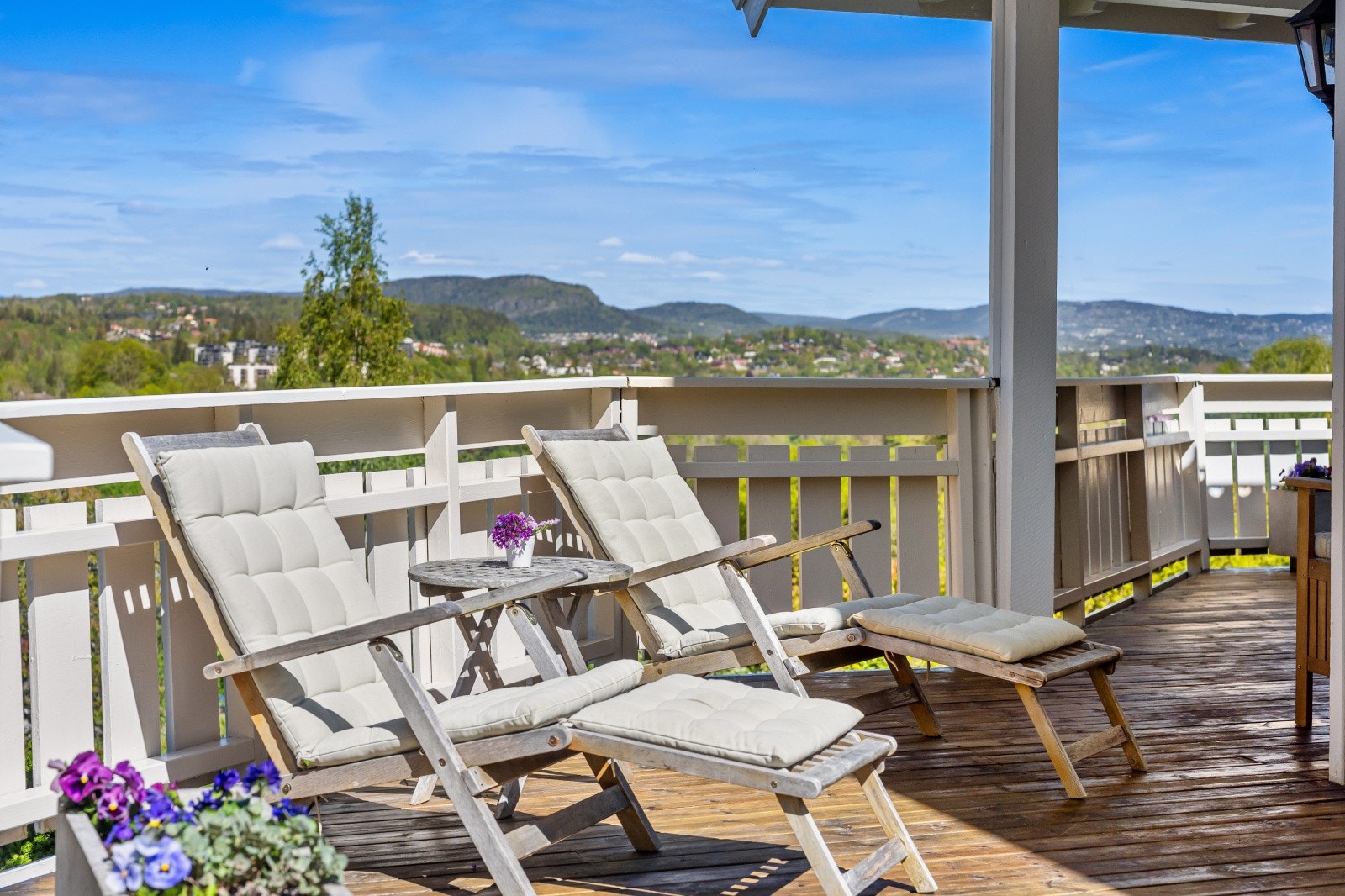 Terrasse med svært flott utsikt. Galleribilde