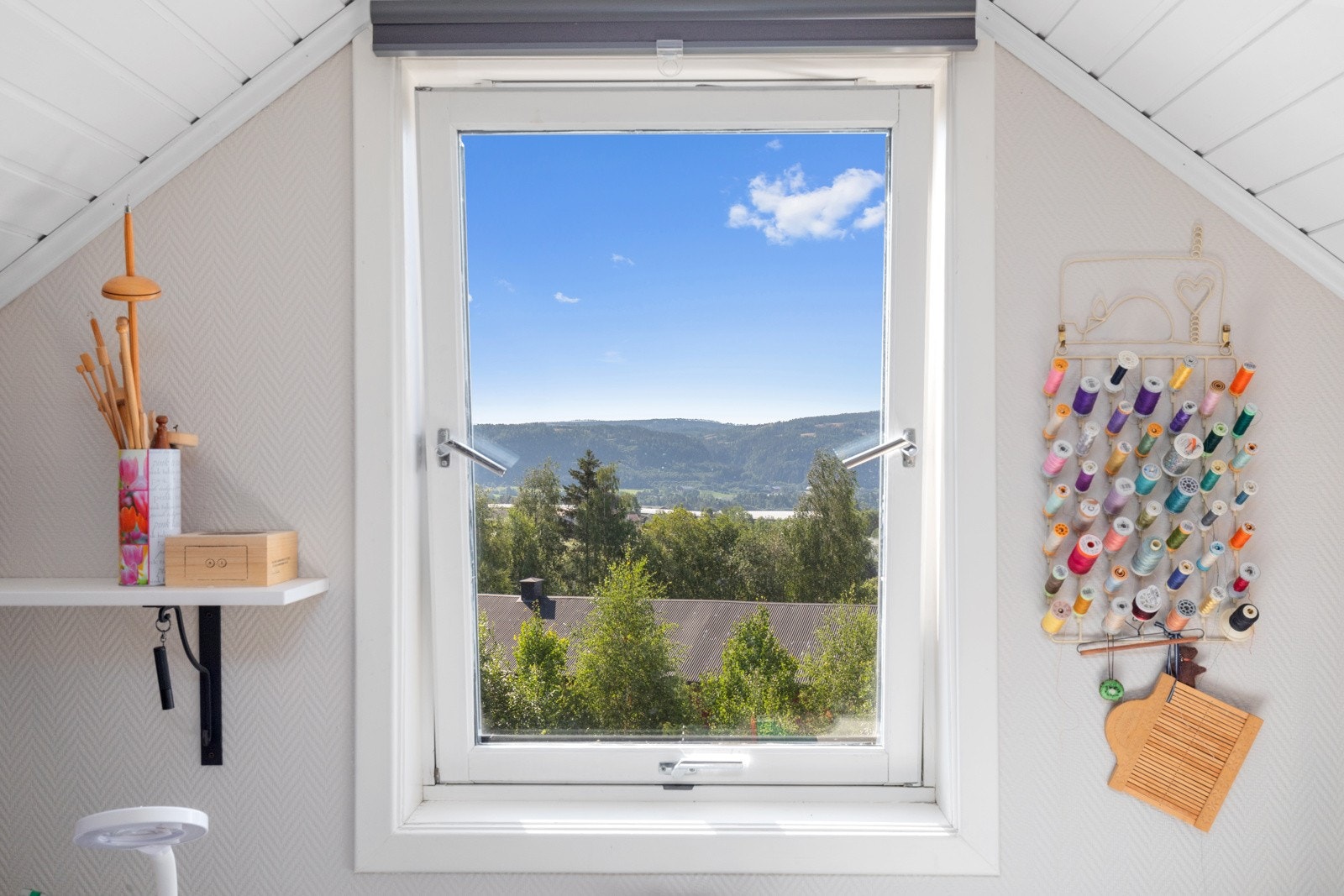 Utsikt fra loftstue. Galleribilde