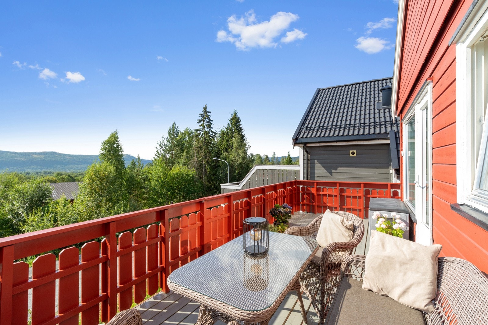 Balkong med utsikt mot Sylling. Galleribilde
