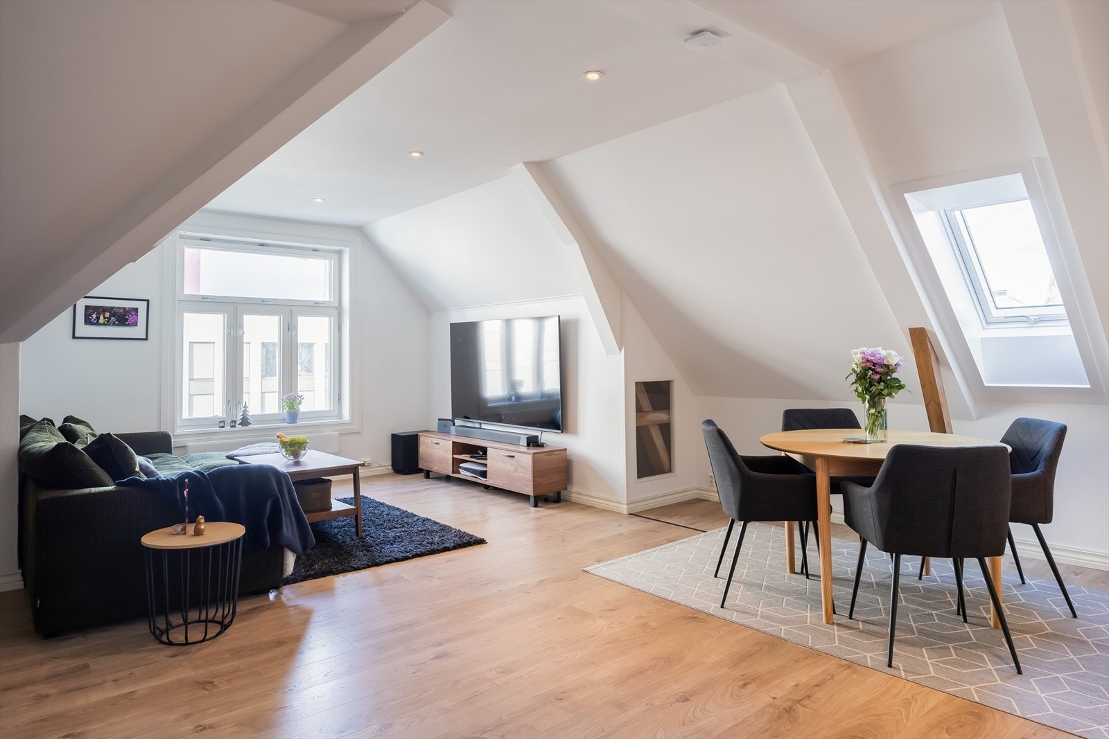 Her bor du i nærhet til NTNU Gløshaugen, NTNU Handelshøyskolen, Teknostallen og St. Olavs hospital. Galleribilde